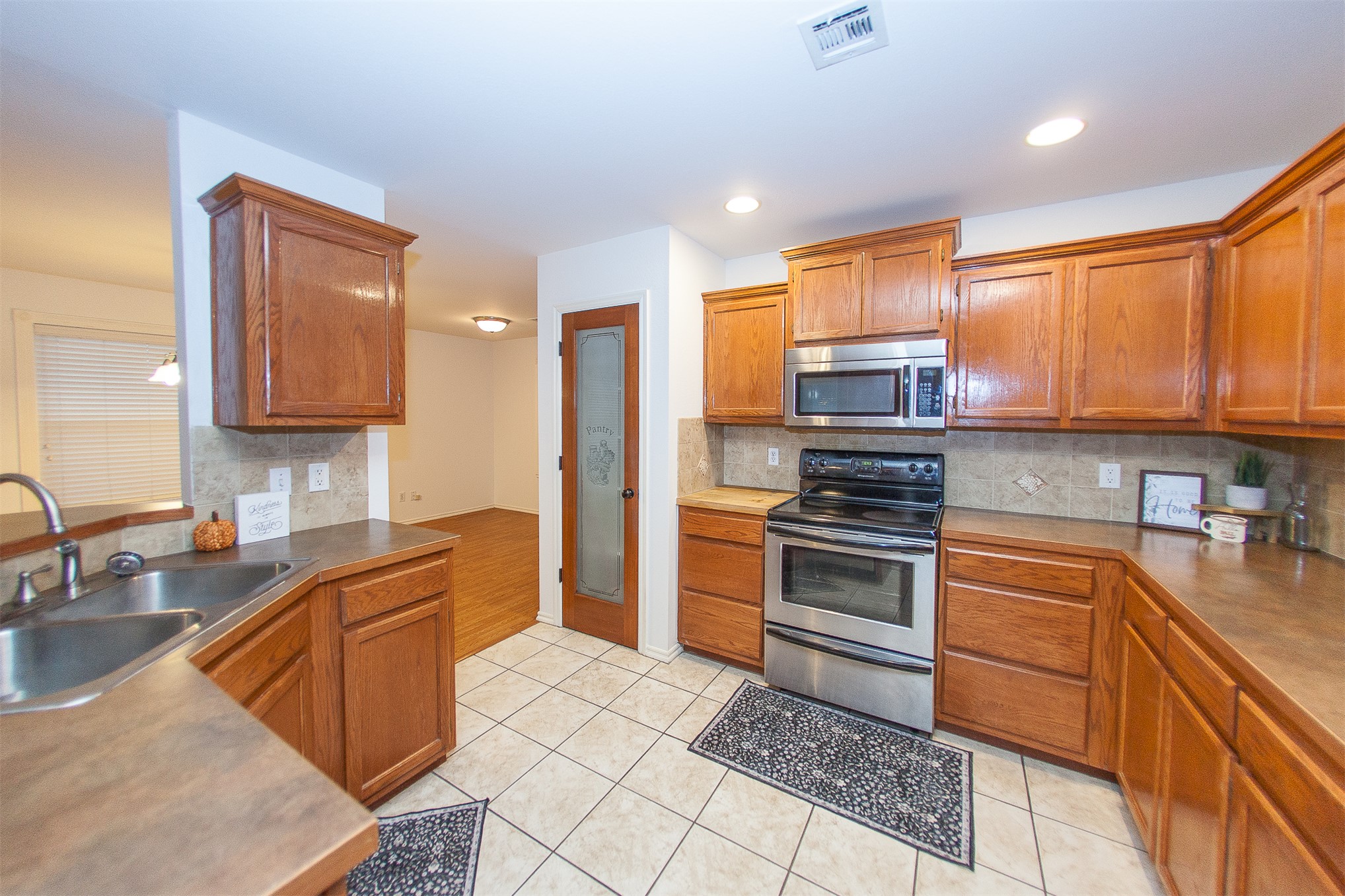 11922 Valley Avenue Property Photo 12