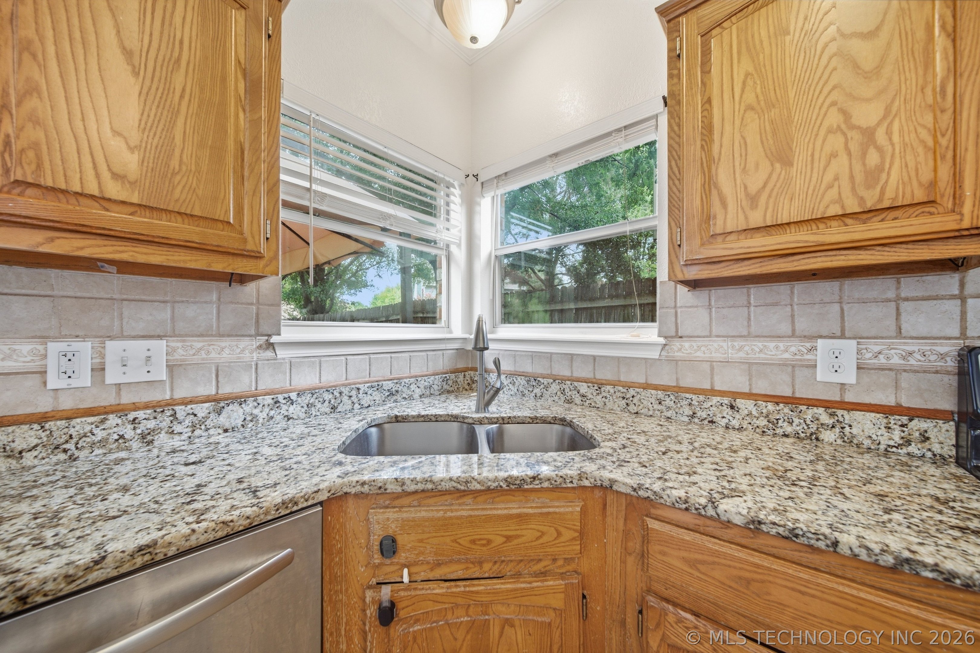 3808 W Detroit Street Property Photo 12