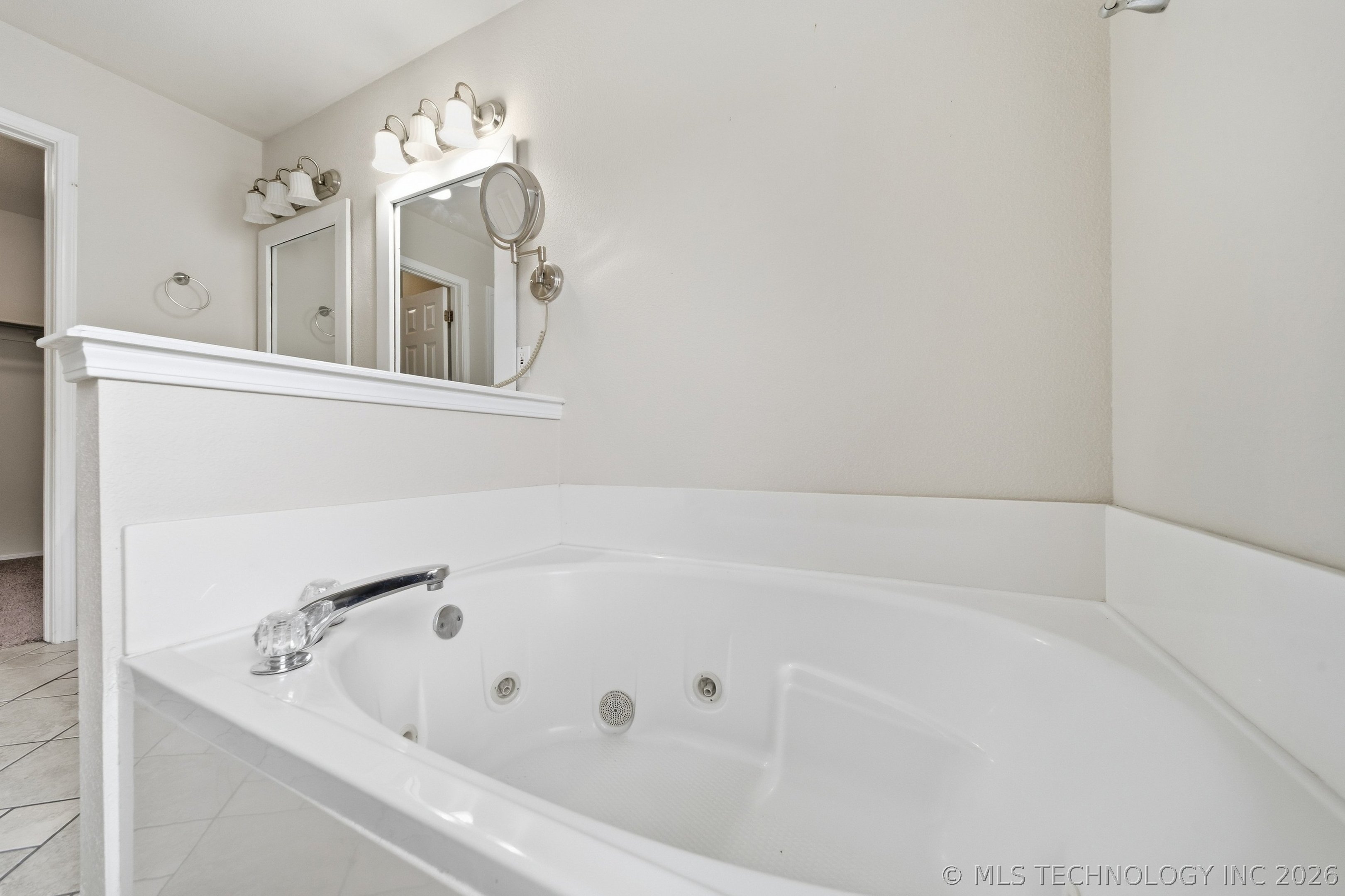 3808 W Detroit Street Property Photo 18
