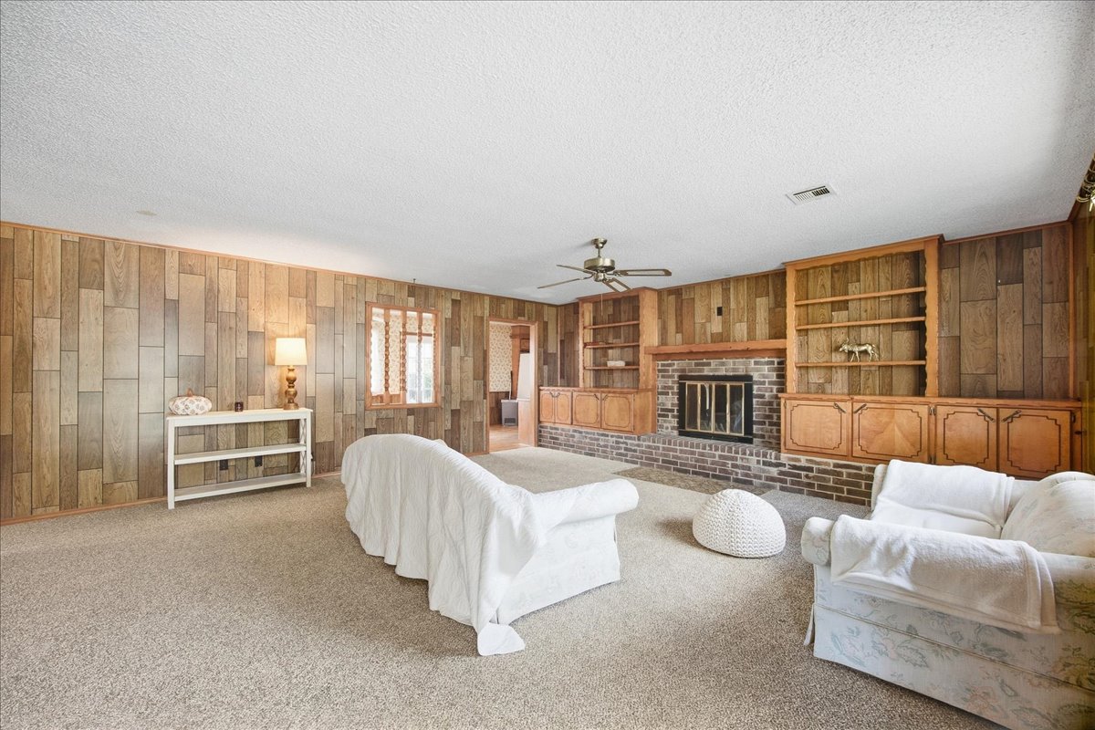 204 N Wettack Property Photo 3