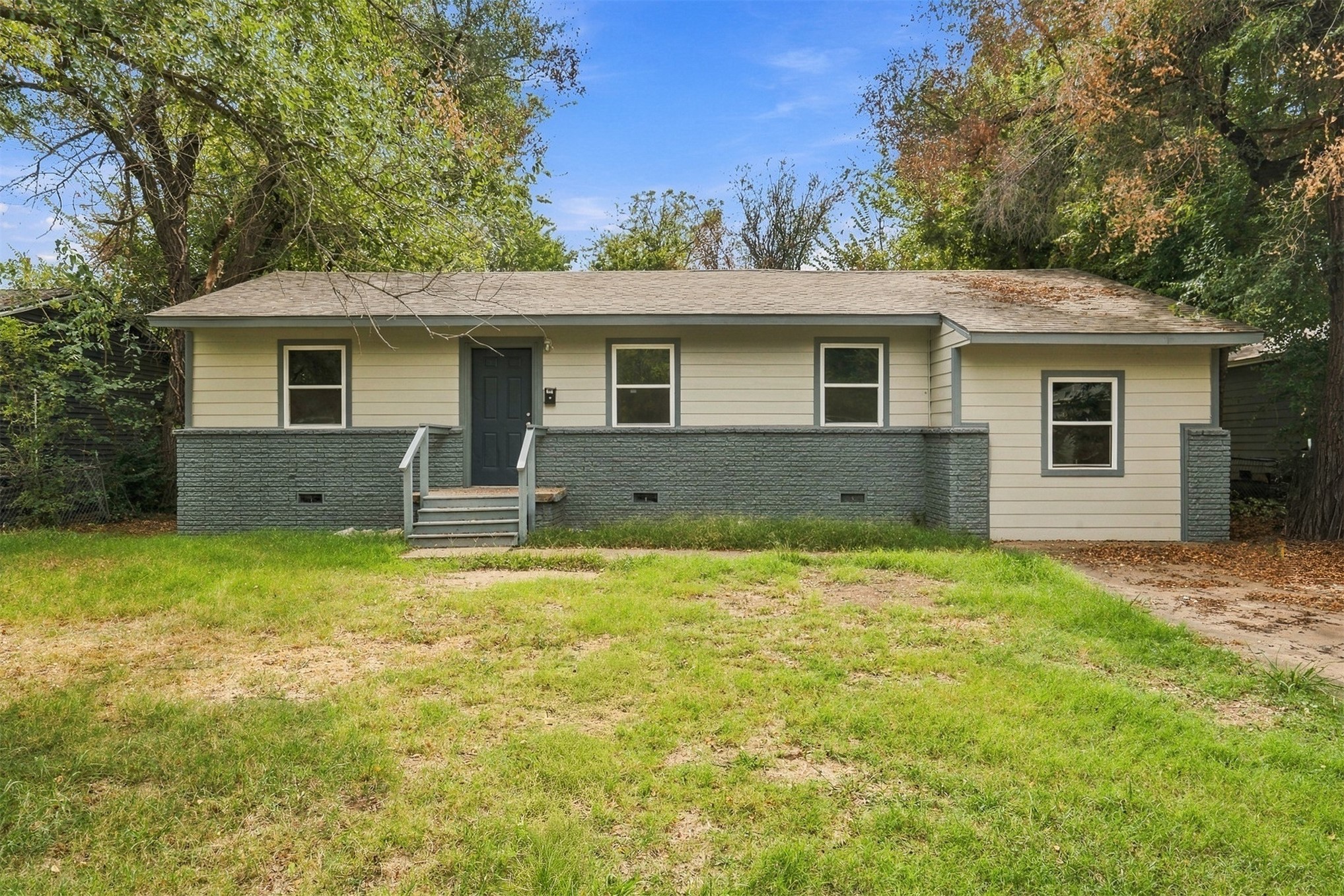270 E 51st Place N Property Photo 1