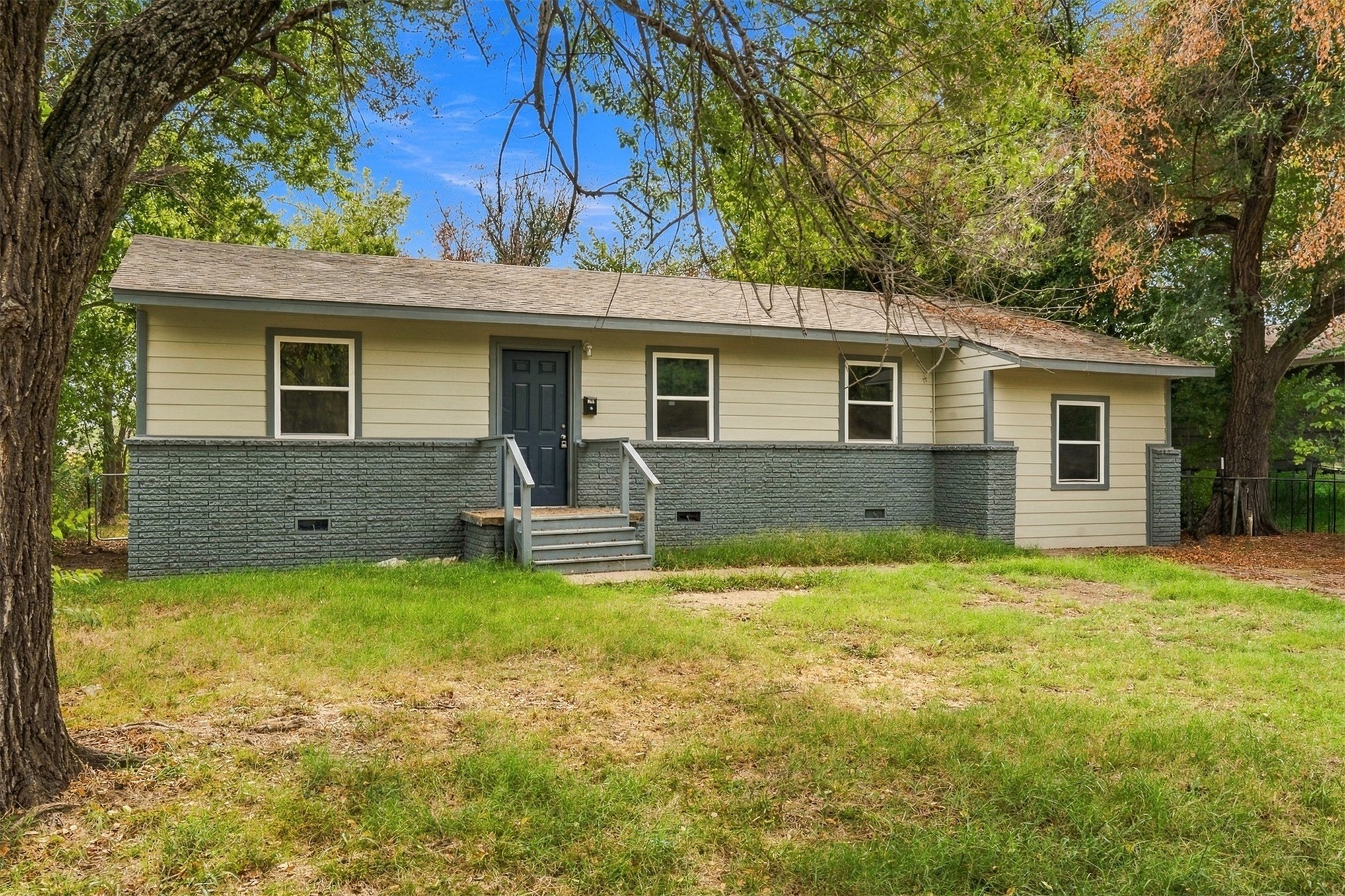 270 E 51st Place N Property Photo 2