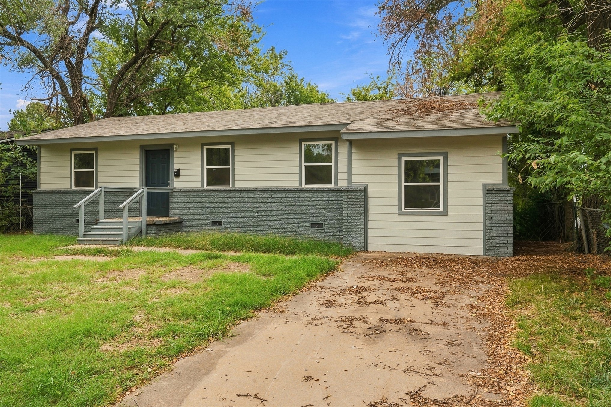 270 E 51st Place N Property Photo 3