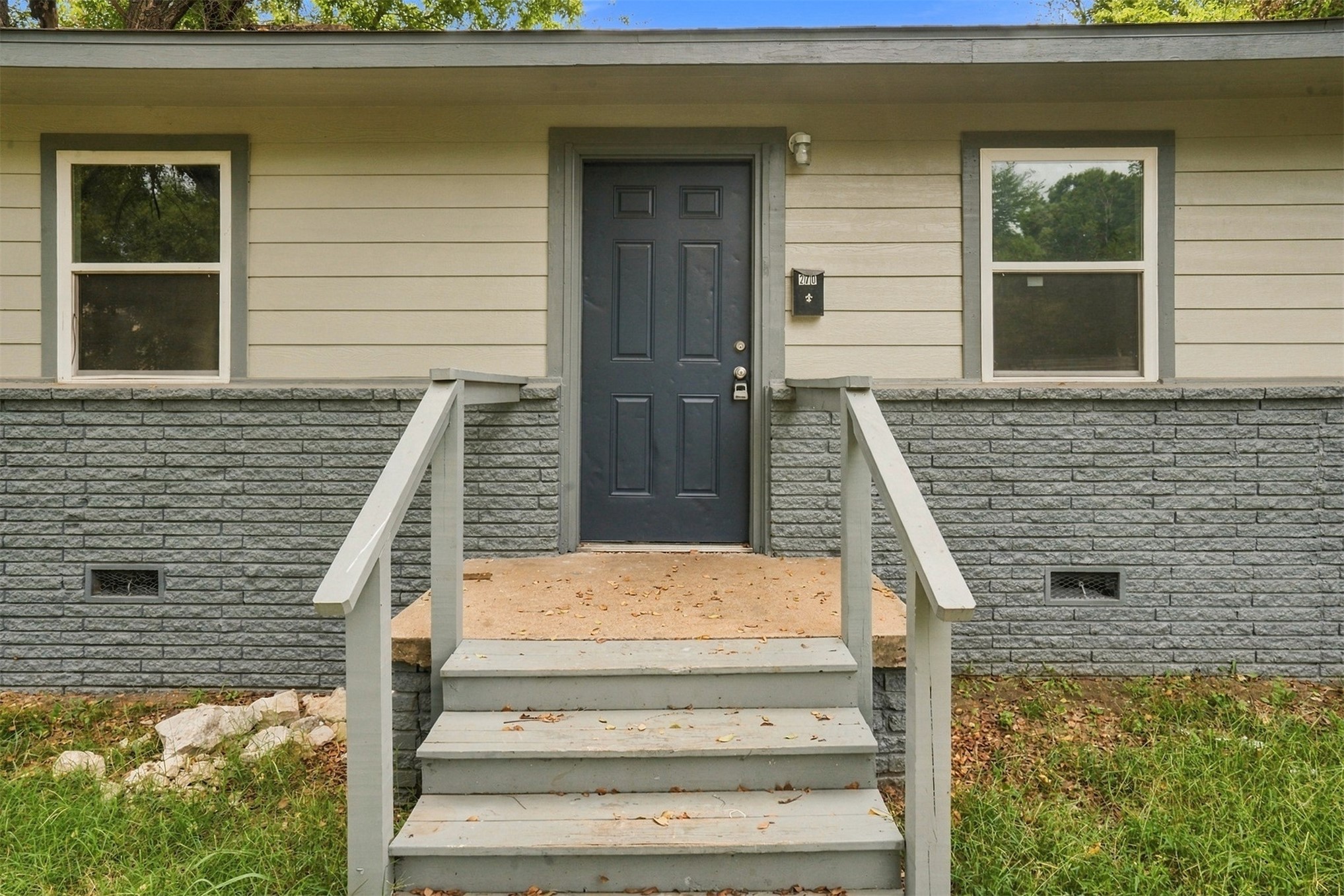 270 E 51st Place N Property Photo 4