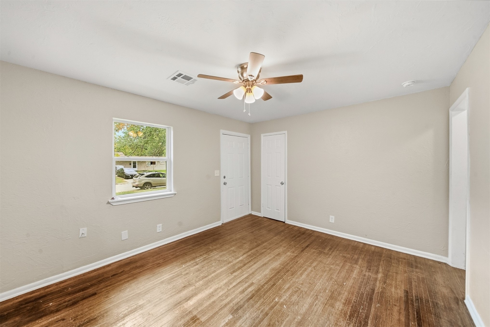 270 E 51st Place N Property Photo 8