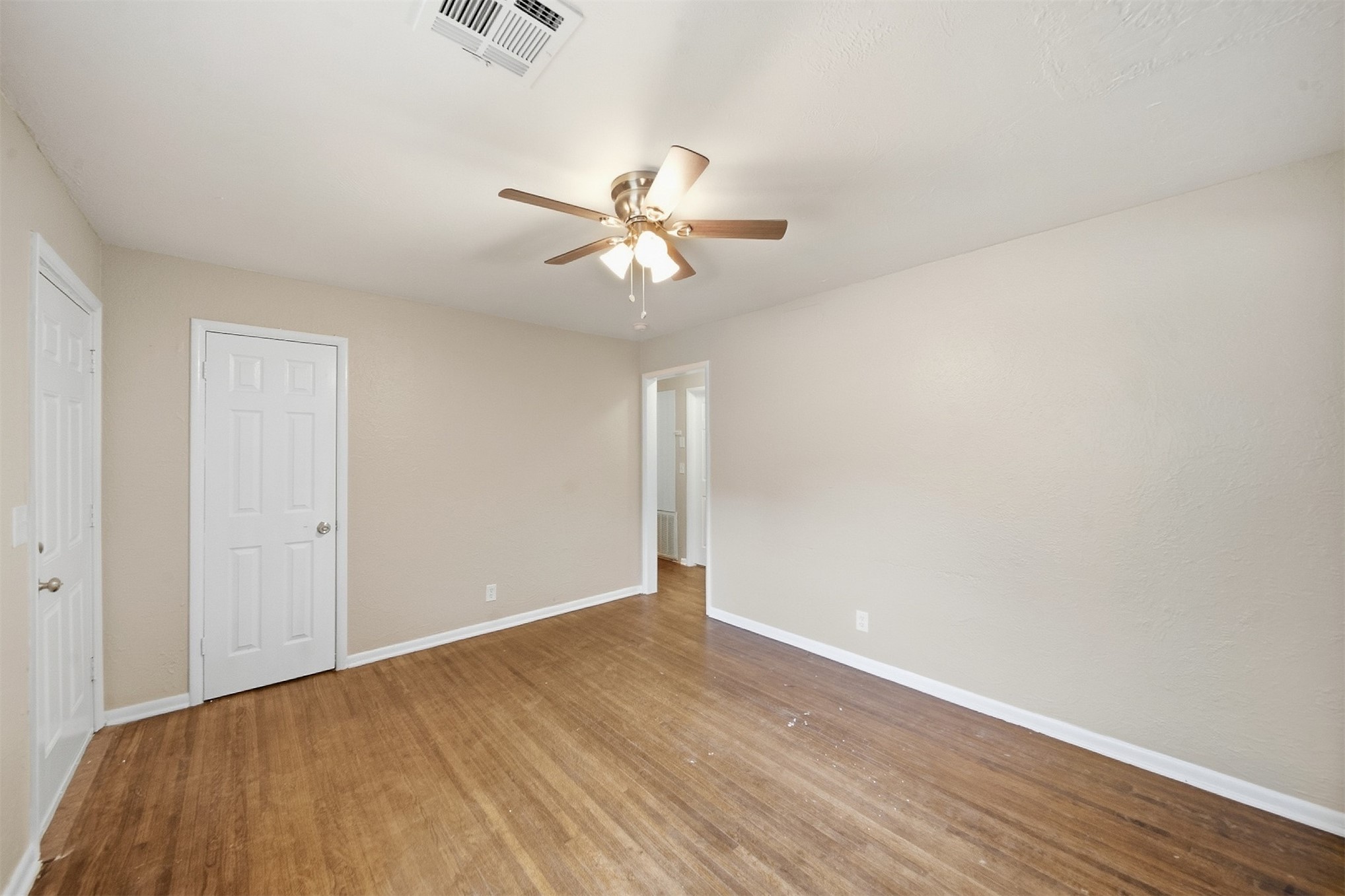 270 E 51st Place N Property Photo 9