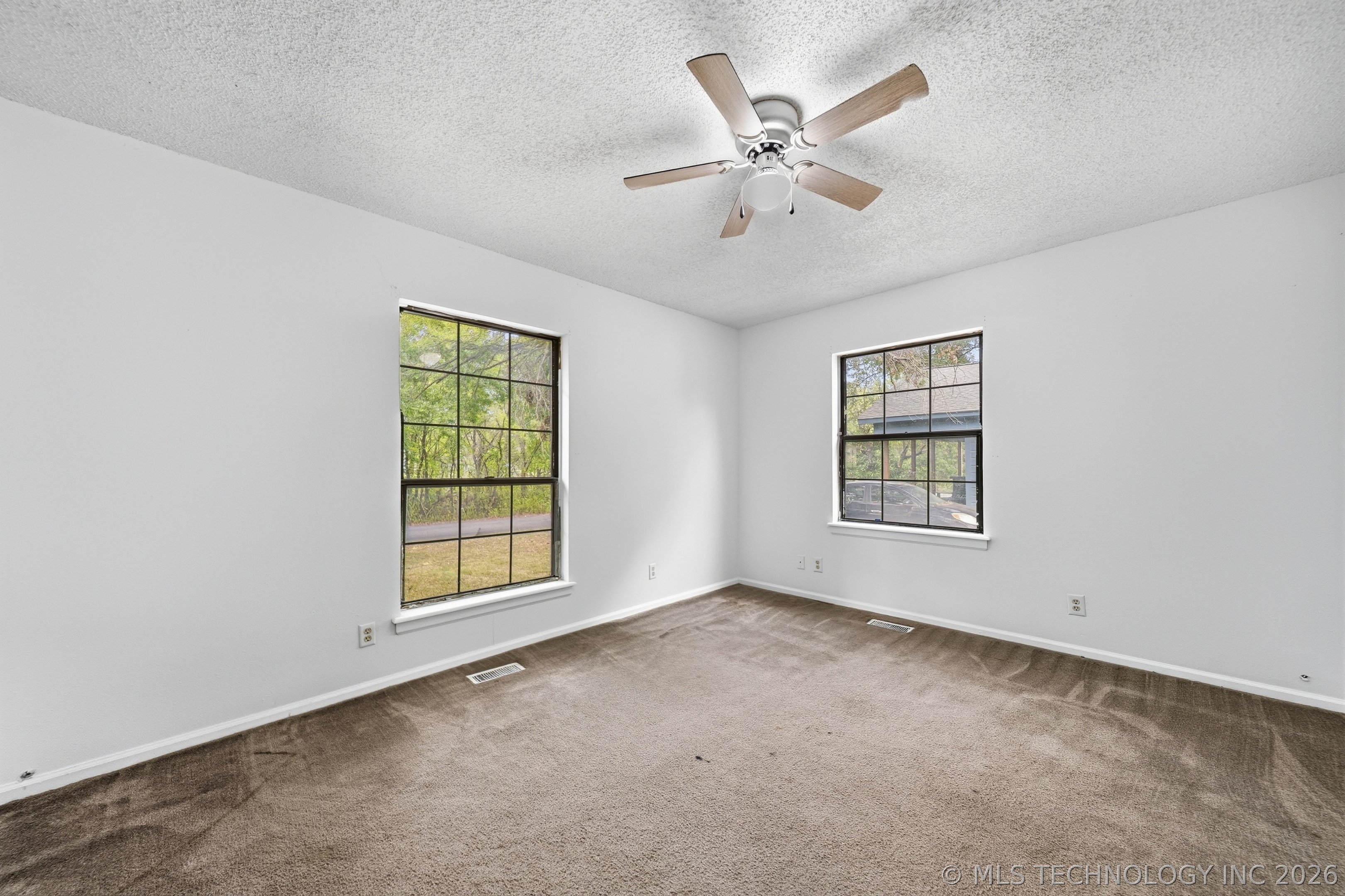 205 W Ragan Street Property Photo 18