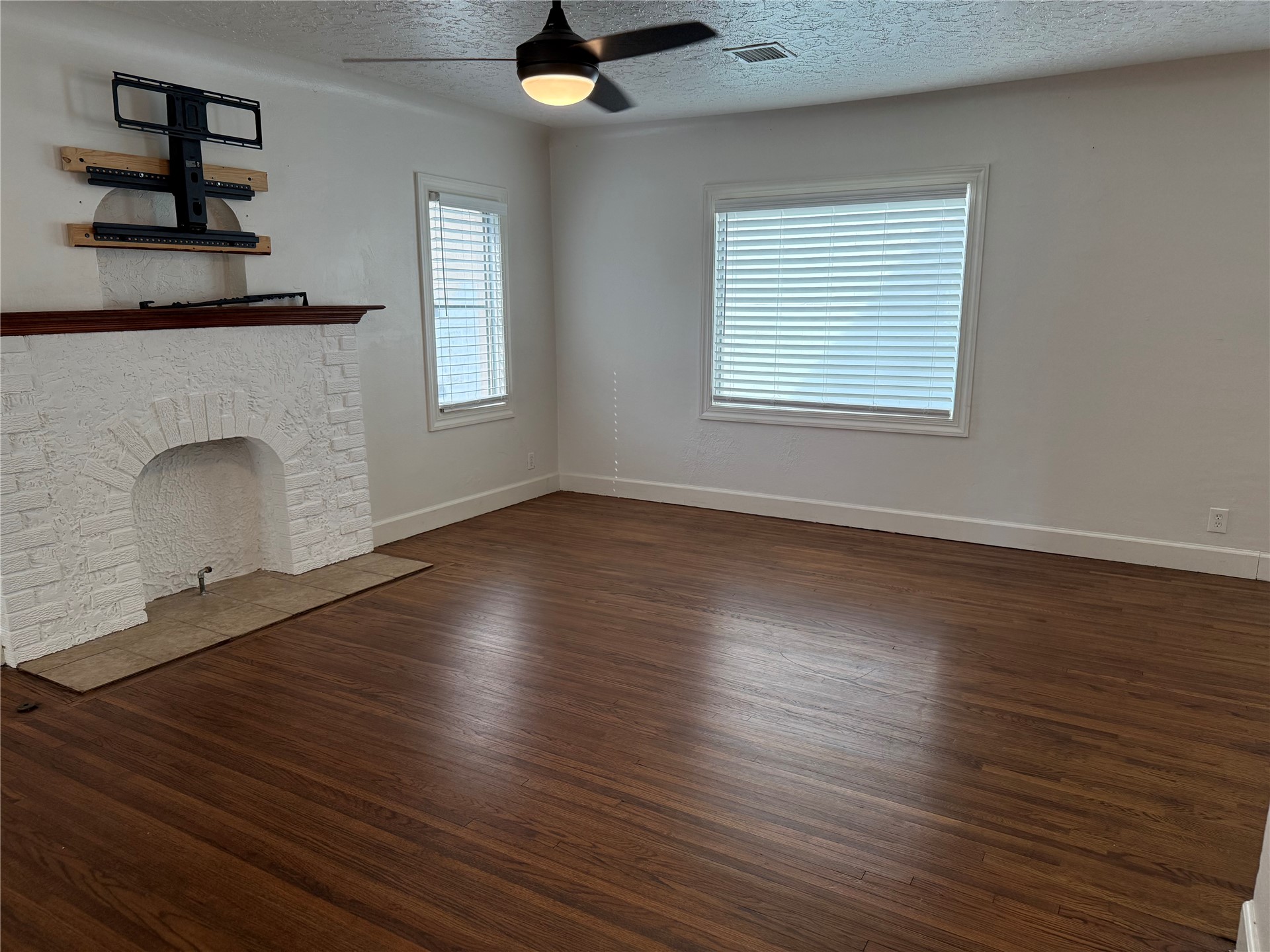 1117 S Braden Avenue Property Photo 4