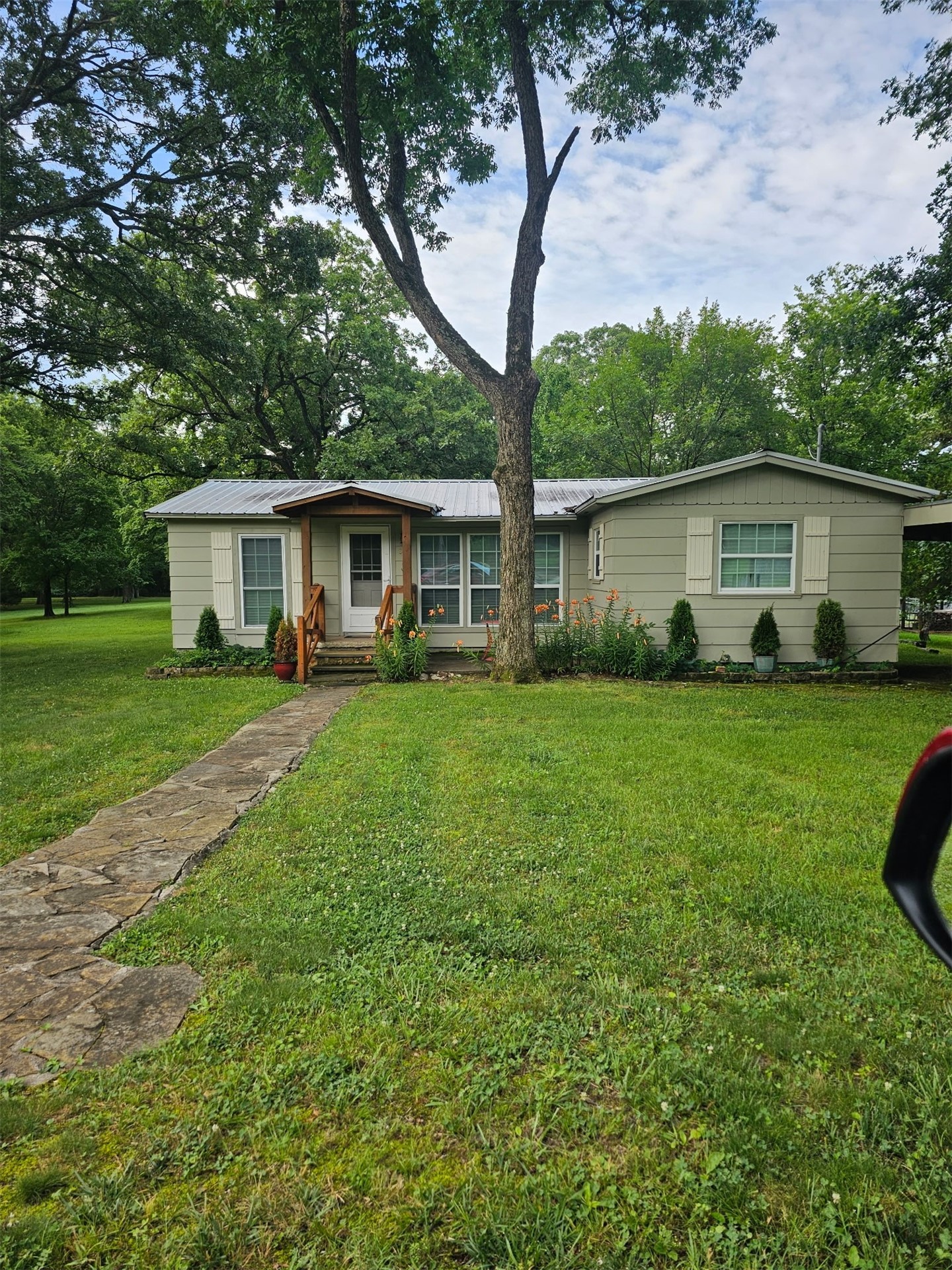 889 Spring Creek Road Property Photo 1