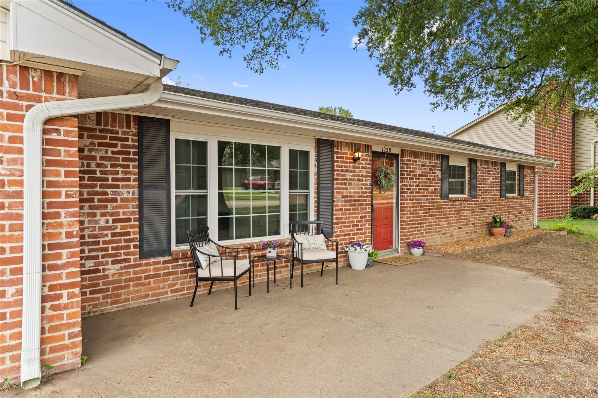 1250 Macklyn Lane Property Photo 2