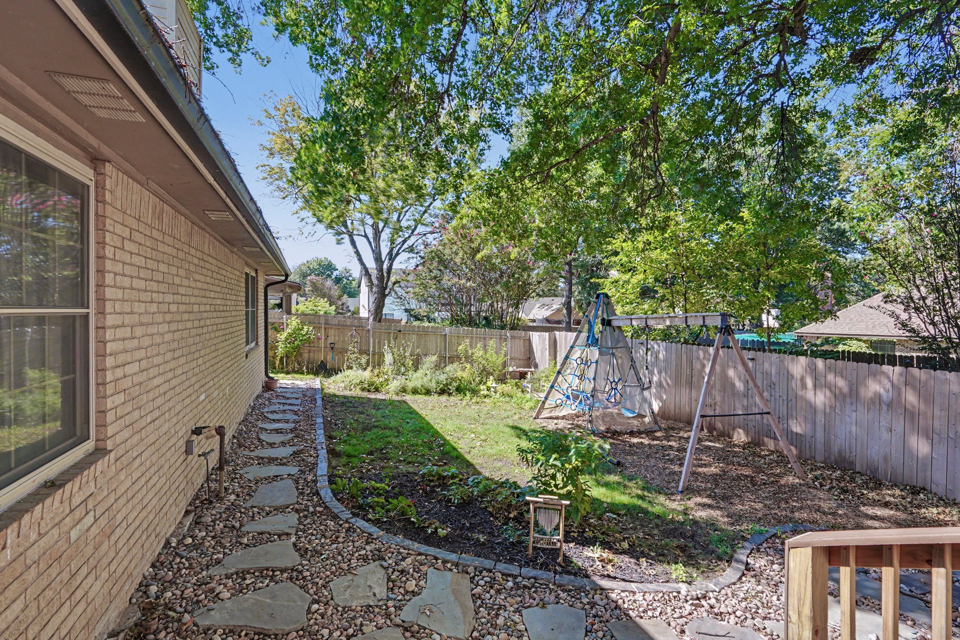 8008 S Lakewood Avenue Property Photo 35