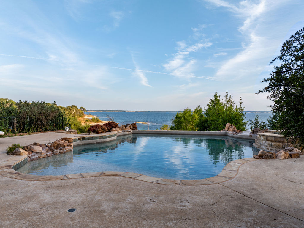 8795 Lake View Drive Property Photo 4