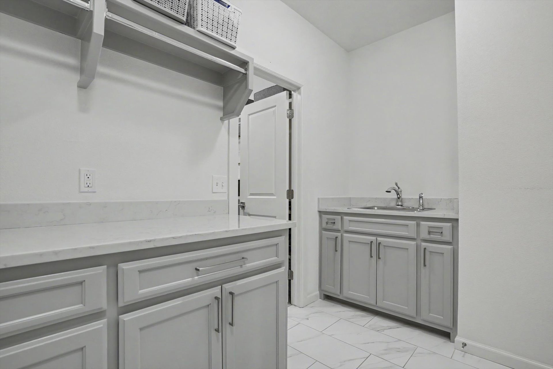 7112 S Chestnut Avenue Property Photo 44