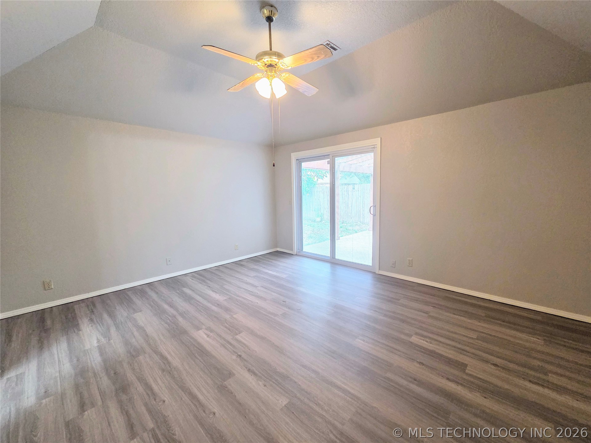 5216 E 90th Street Property Photo 5