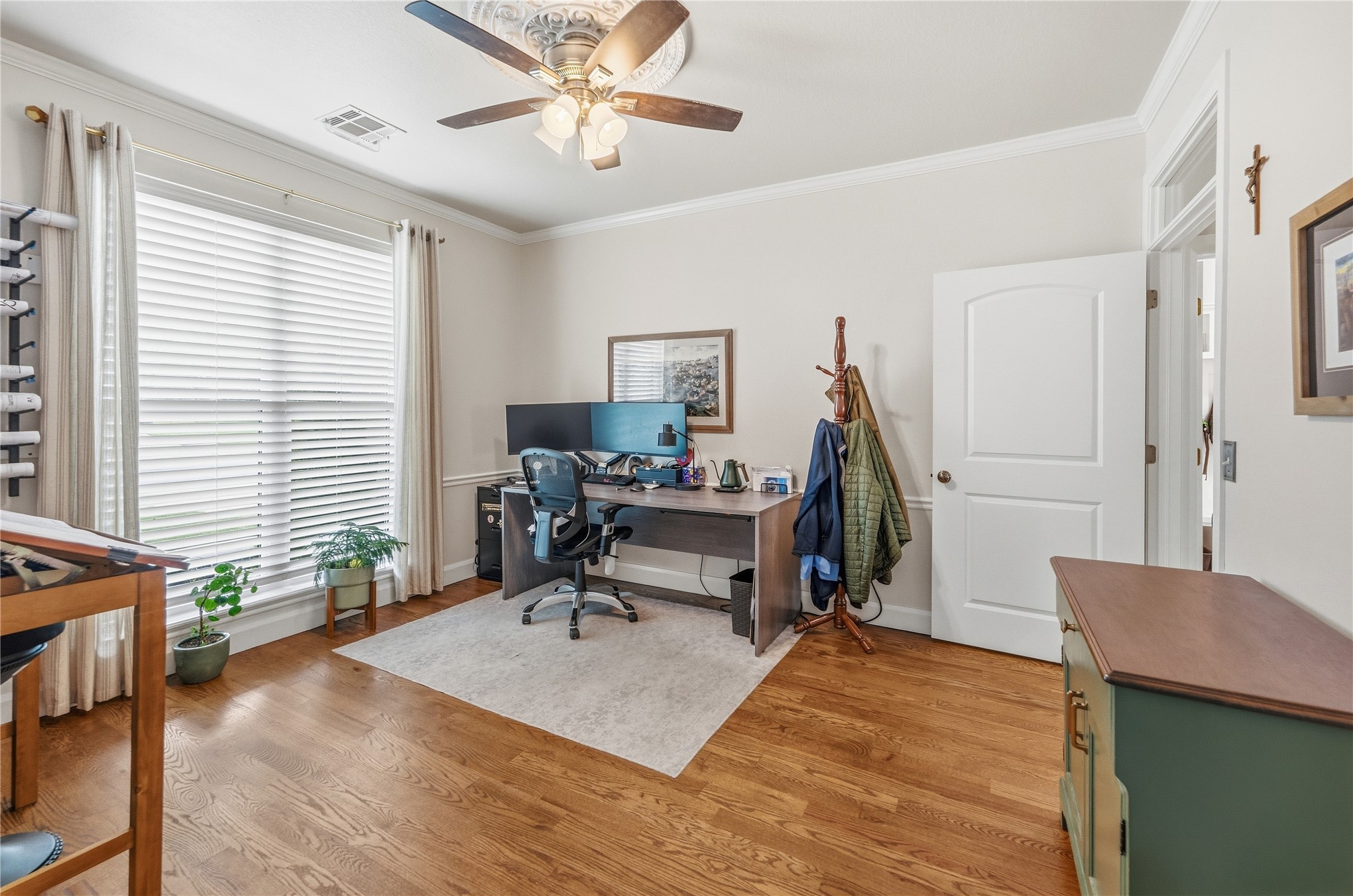 4108 S Redwood Avenue Property Photo 8