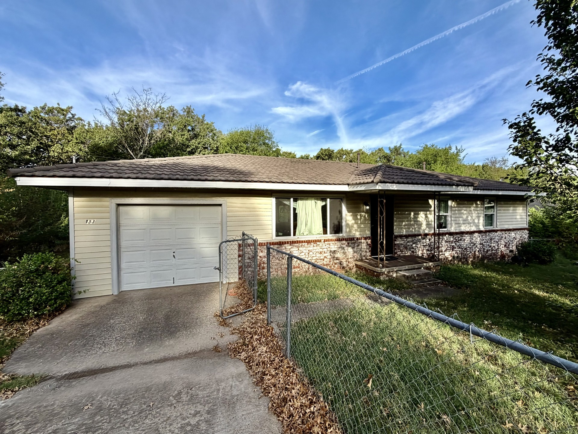 133 W Oak Hill Circle E Property Photo 1