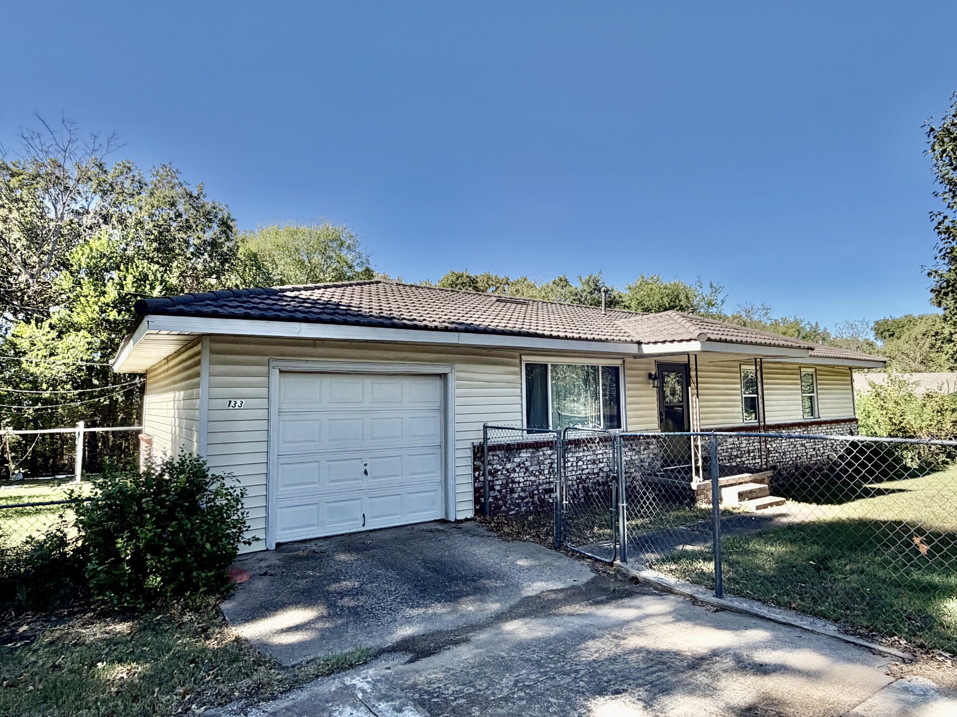 133 W Oak Hill Circle E