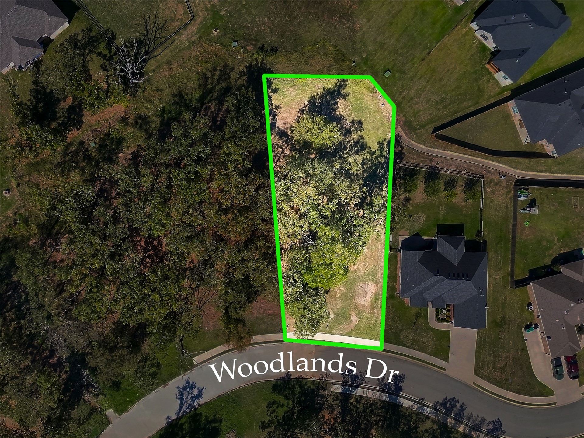 626 Woodlands Drive Property Photo 2