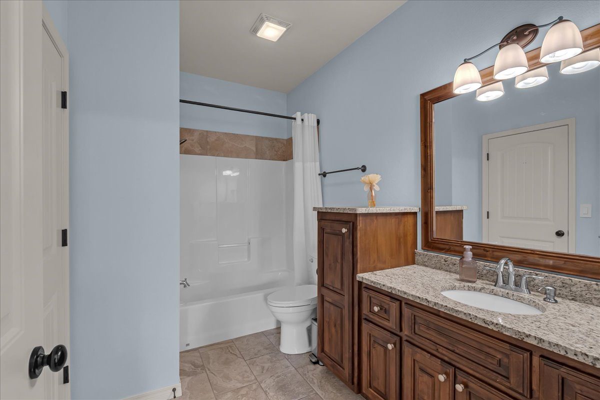 18621 E 43rd Place Property Photo 41