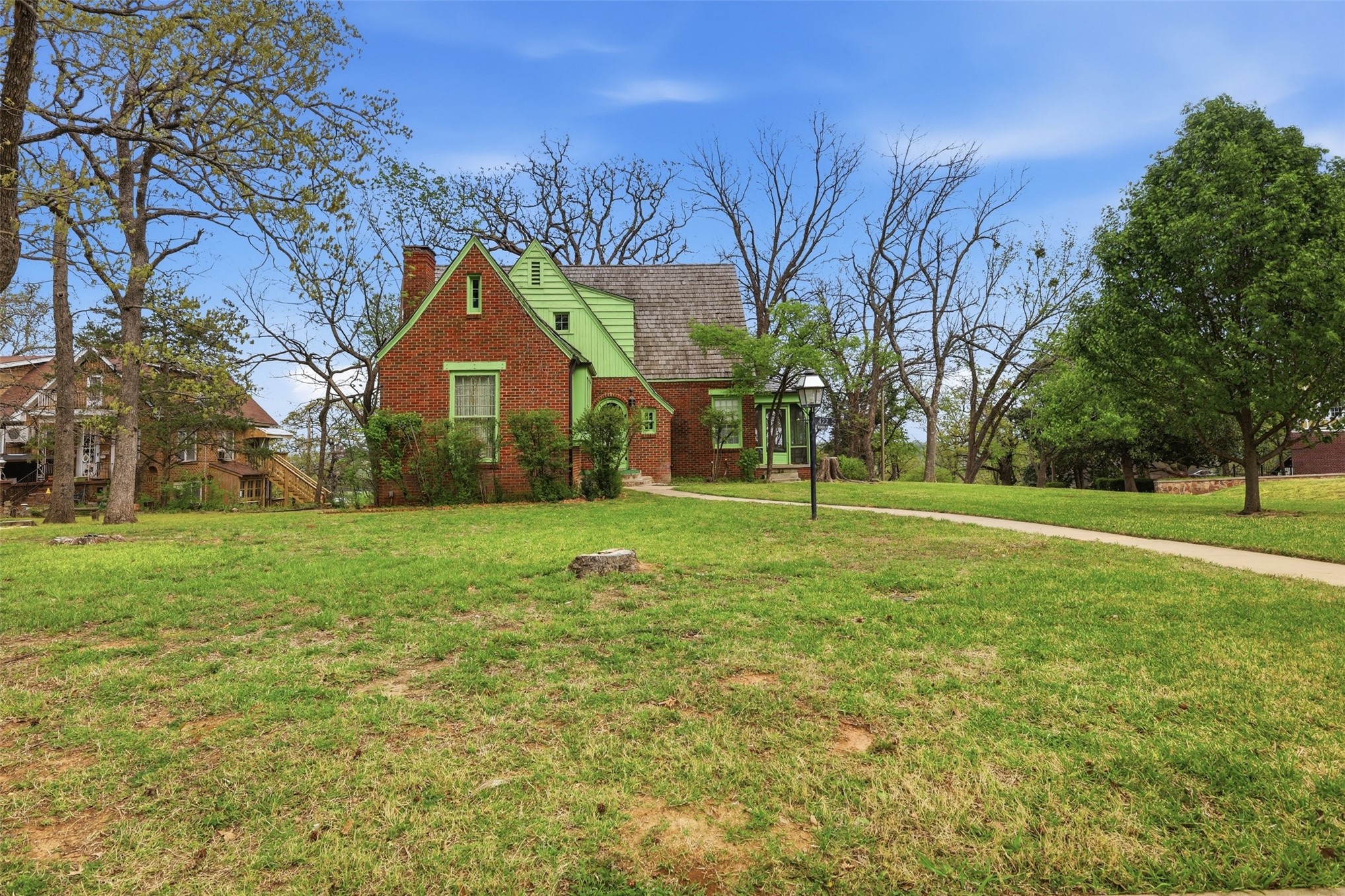 422 S Highland Property Photo 3