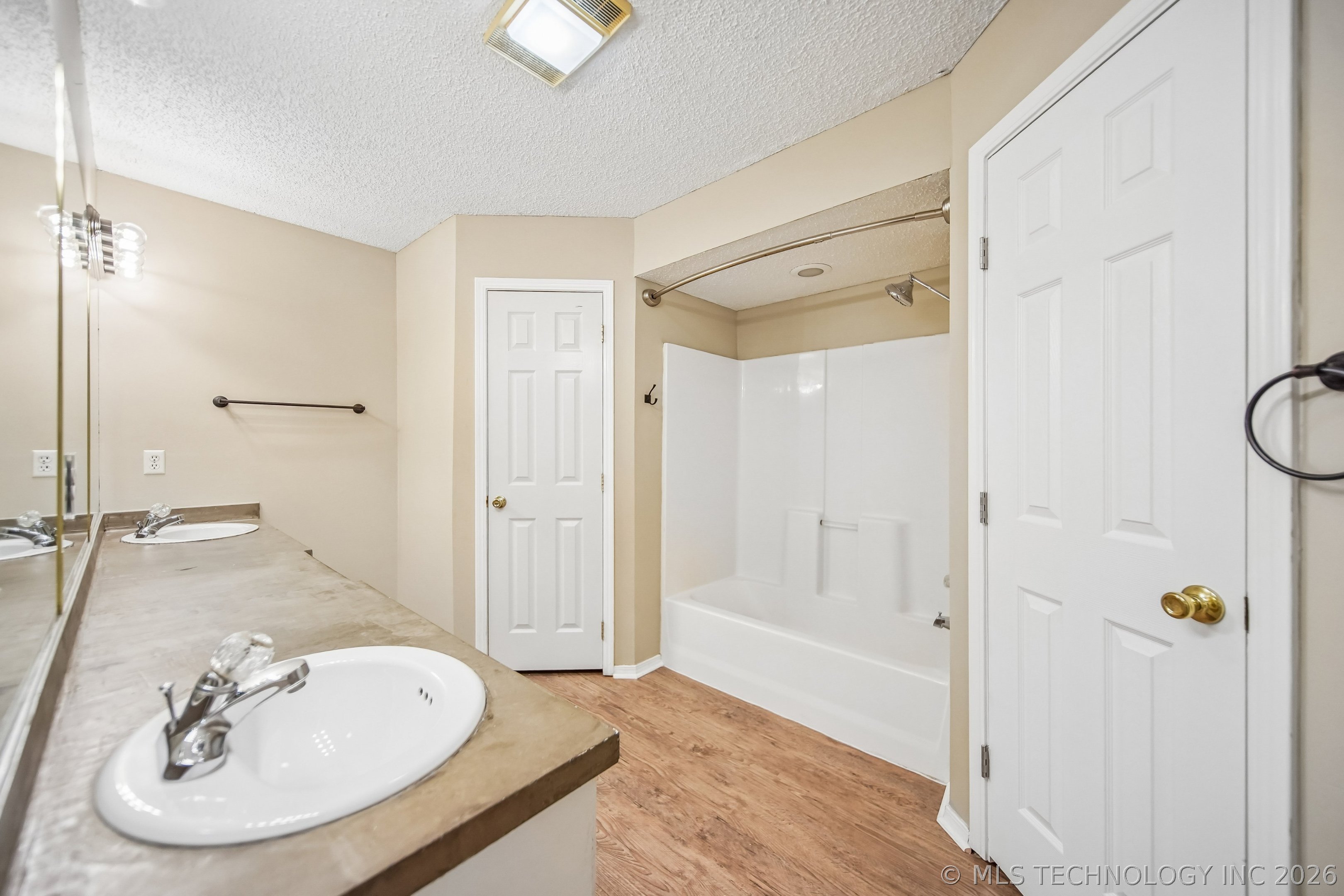 8237 N 127th East Avenue Property Photo 10
