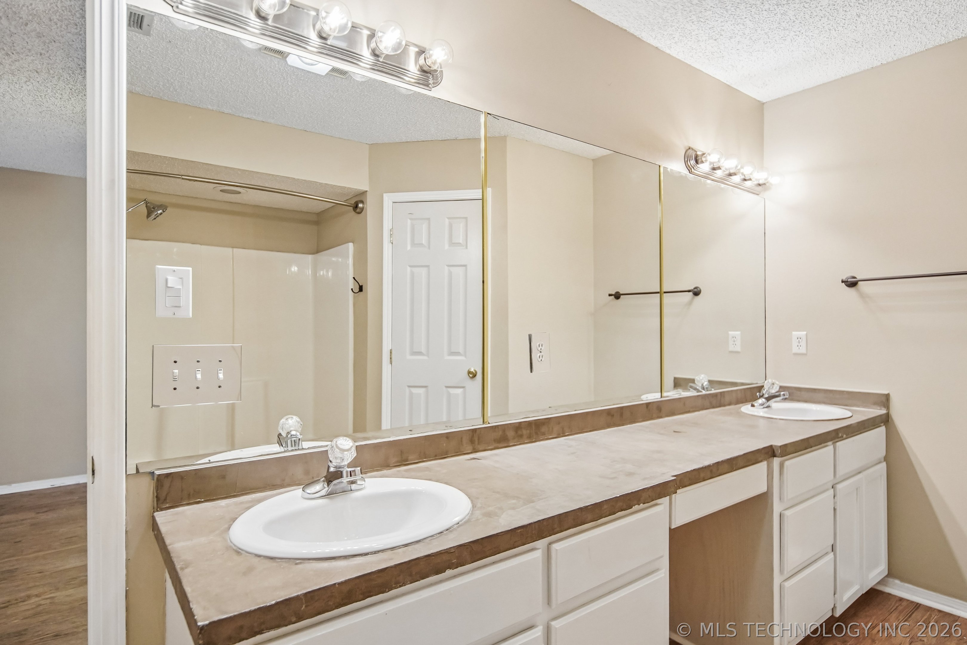 8237 N 127th East Avenue Property Photo 11