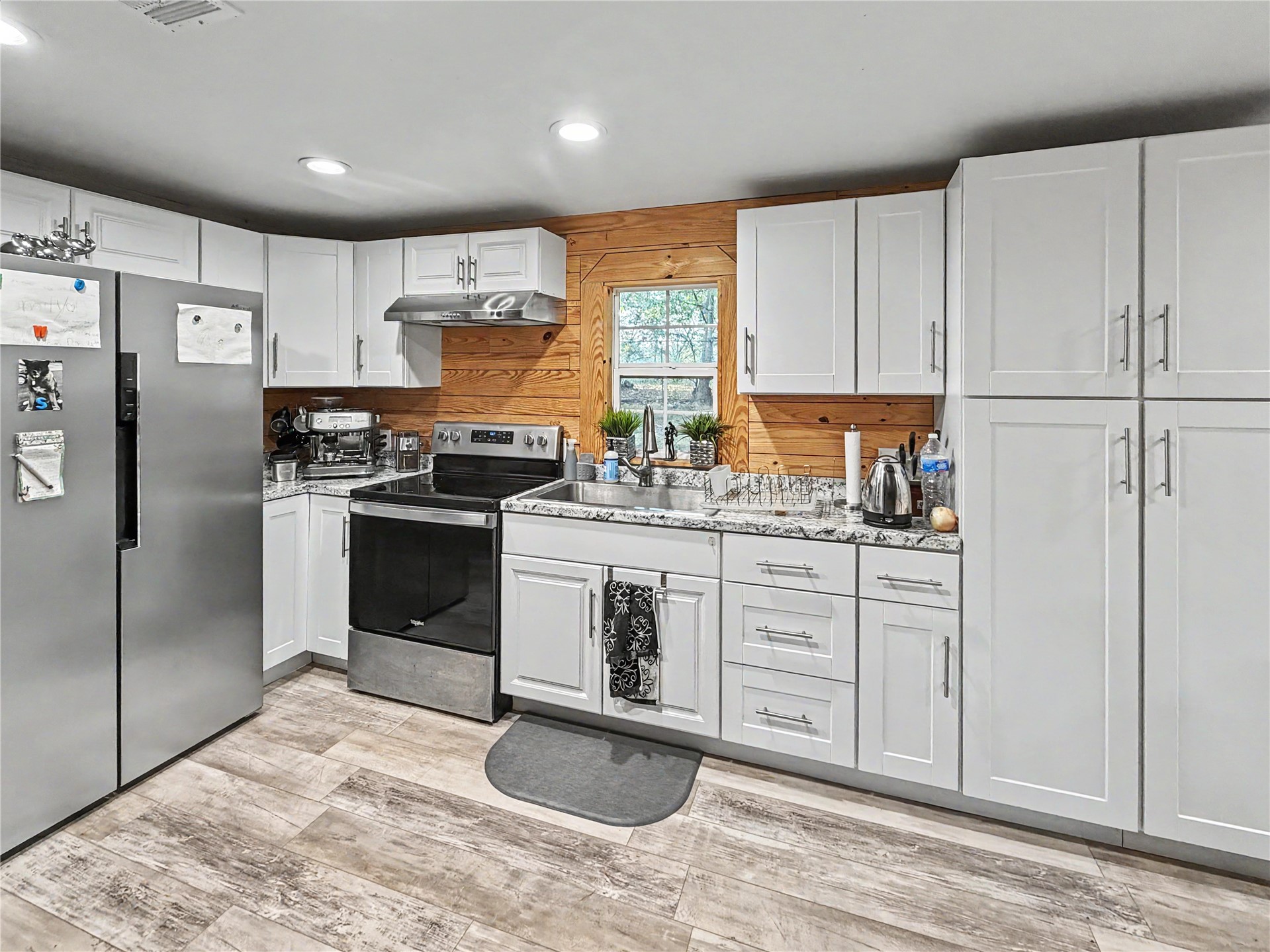 18098 N Vaughn Road Property Photo 12