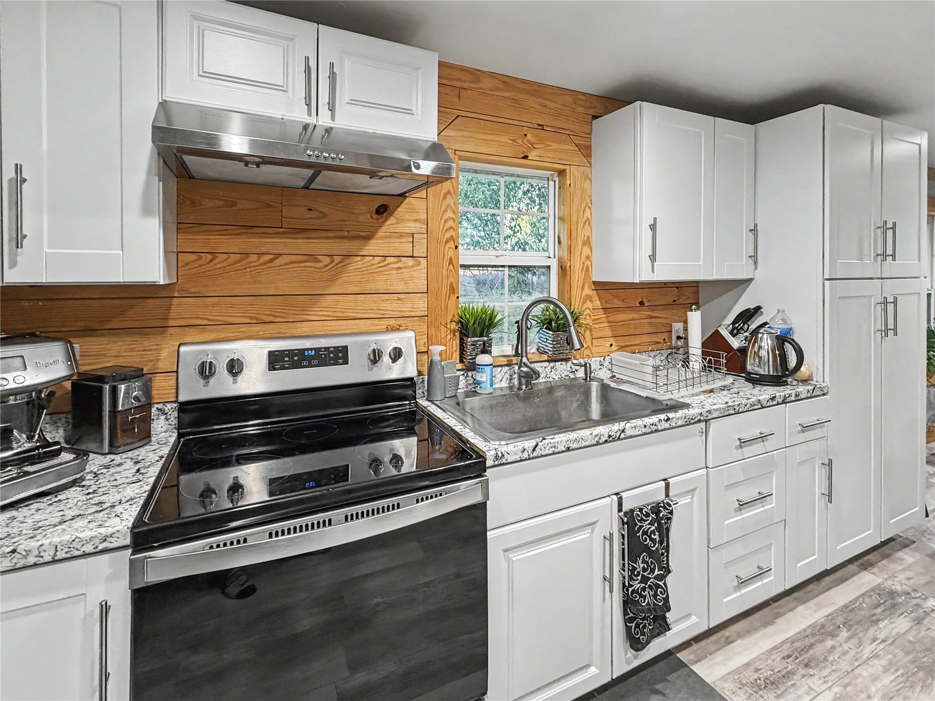 18098 N Vaughn Road Property Photo 13