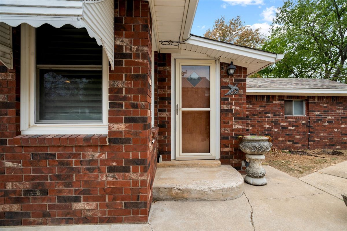 13723 E 56th Street N Property Photo 6
