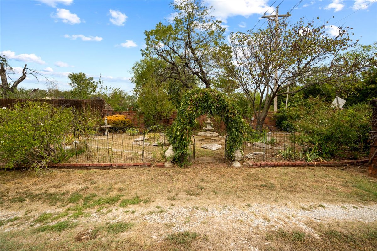 13723 E 56th Street N Property Photo 29