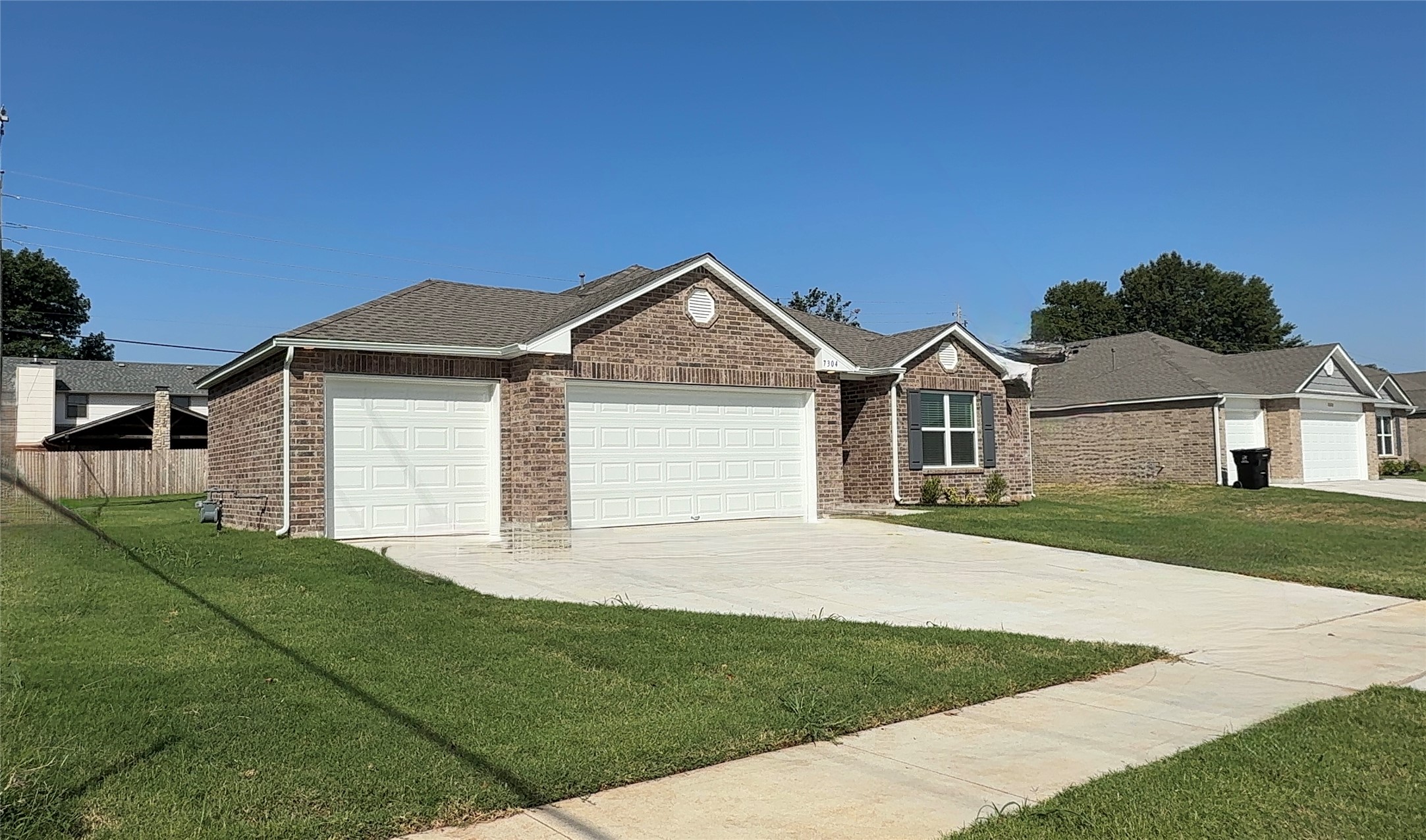 7304 S Maple Avenue Property Photo 1
