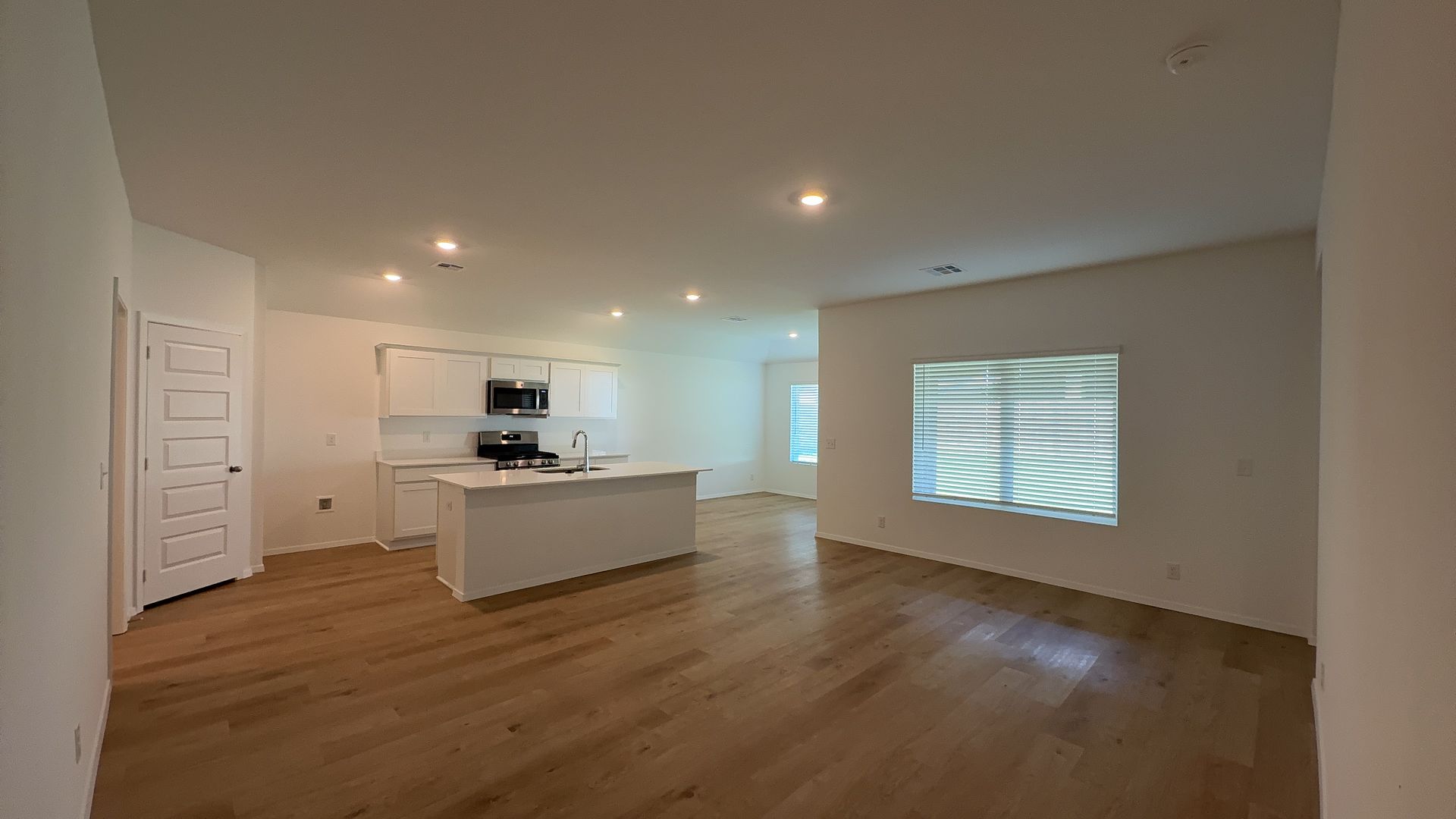 7304 S Maple Avenue Property Photo 2