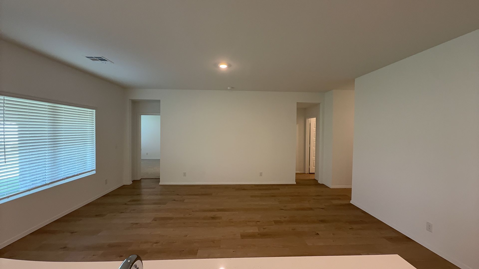 7304 S Maple Avenue Property Photo 4