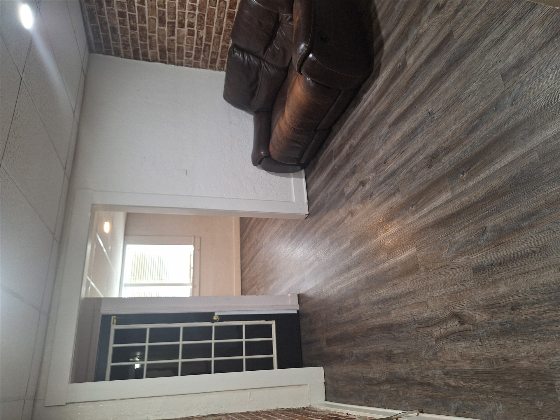 1124 W Main Street Property Photo 9