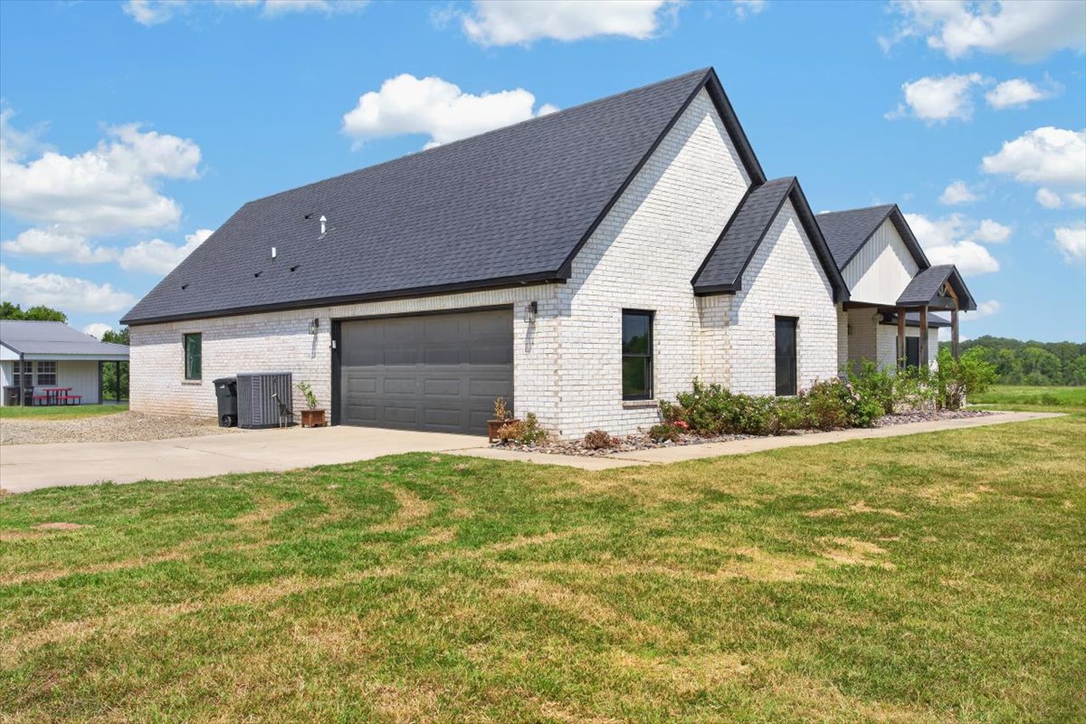 18695 Sand Plant Road Property Photo 3