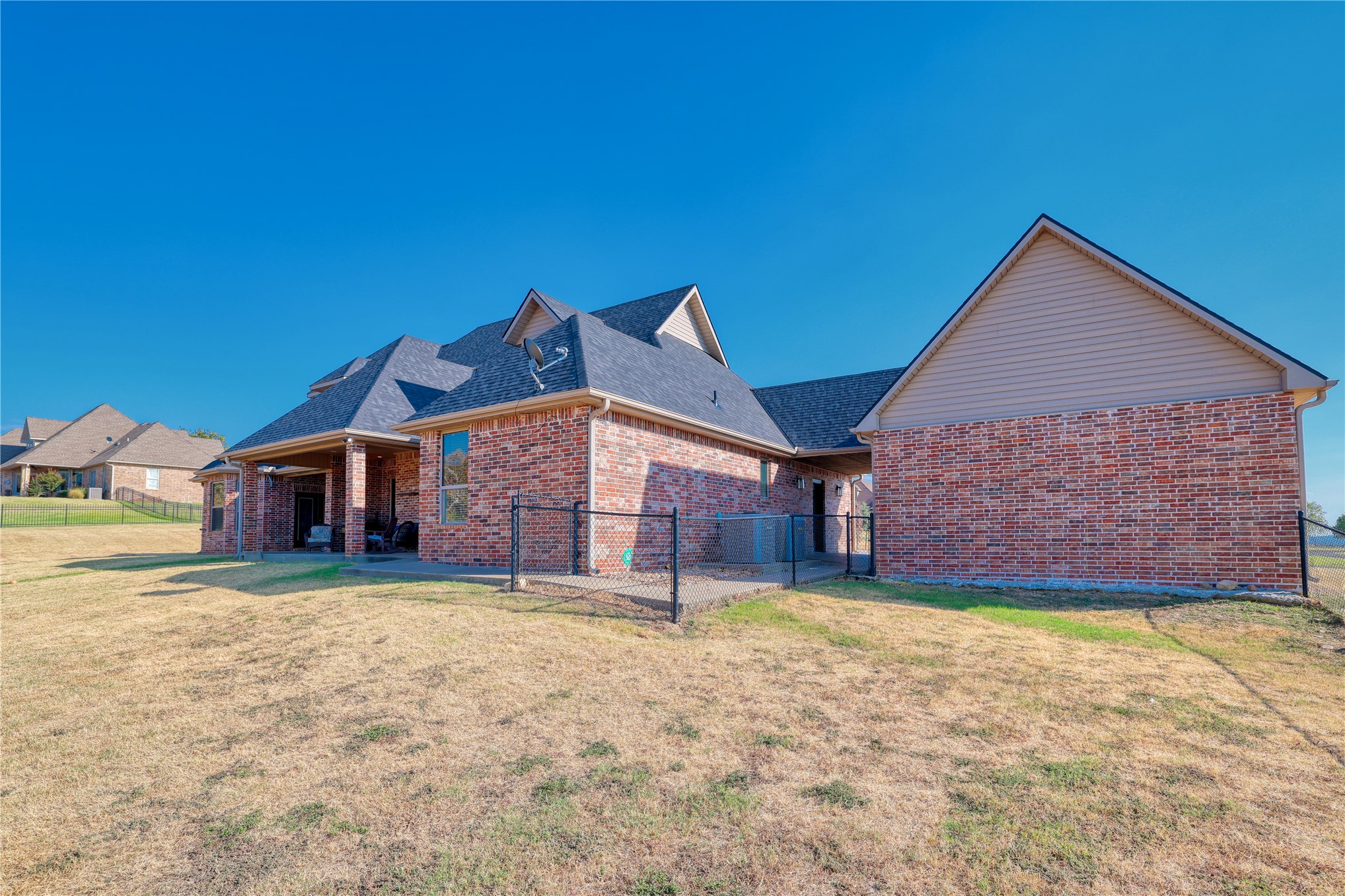 905 Summit Ridge Property Photo 8