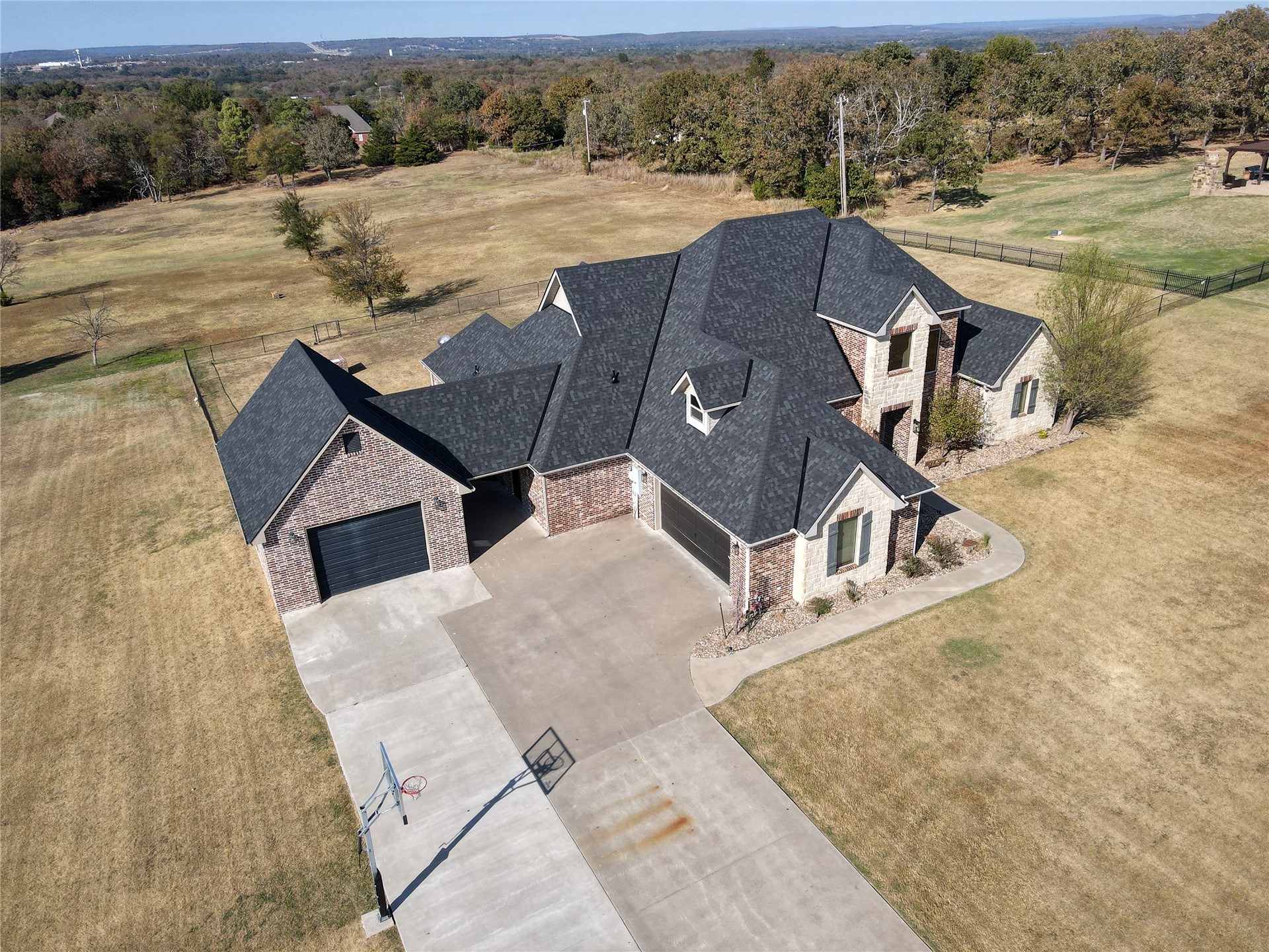 905 Summit Ridge Property Photo 55