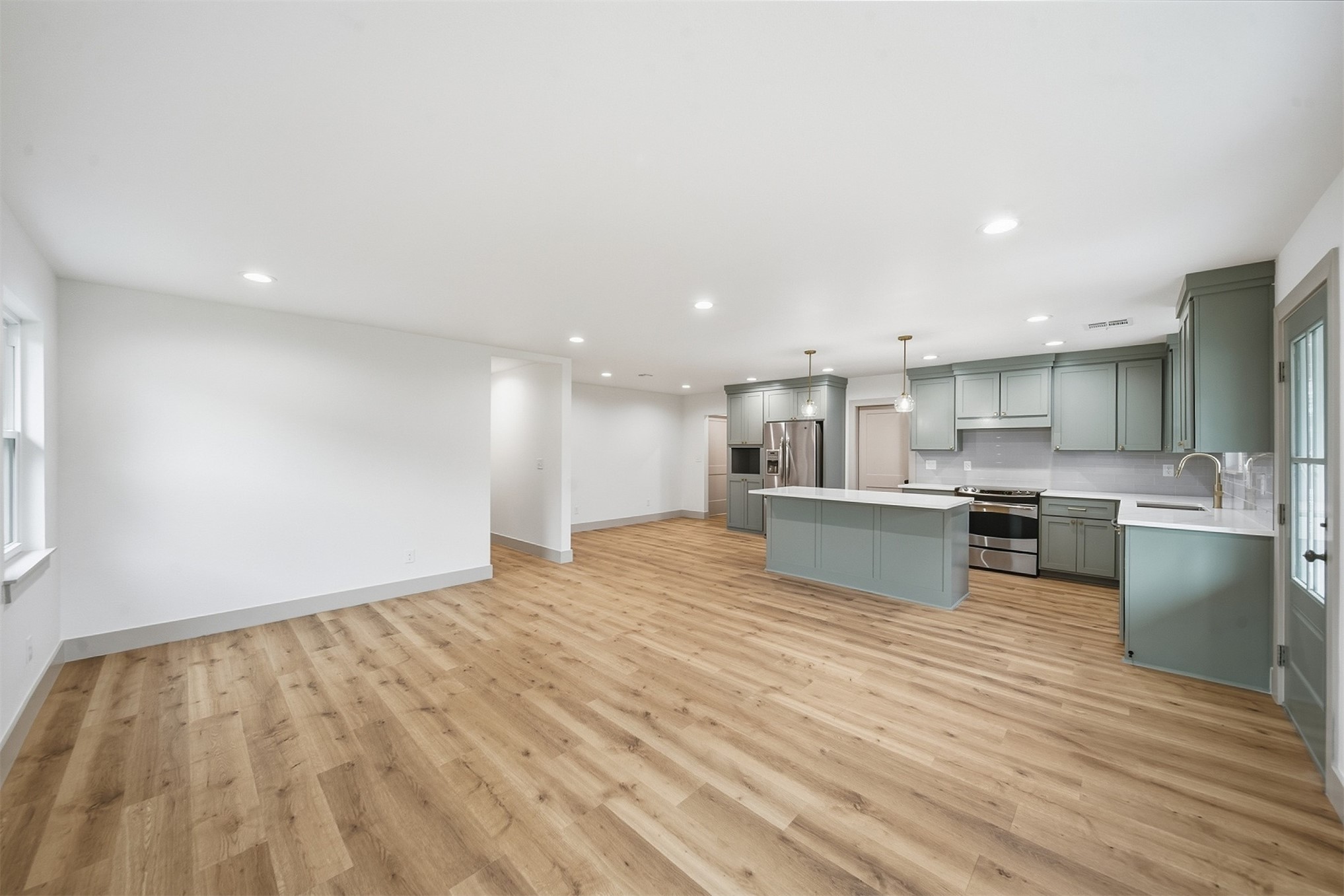 9019 49th Street Property Photo 6