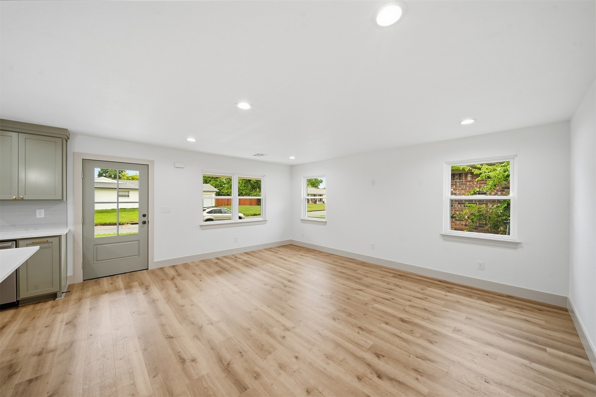 9019 49th Street Property Photo 8