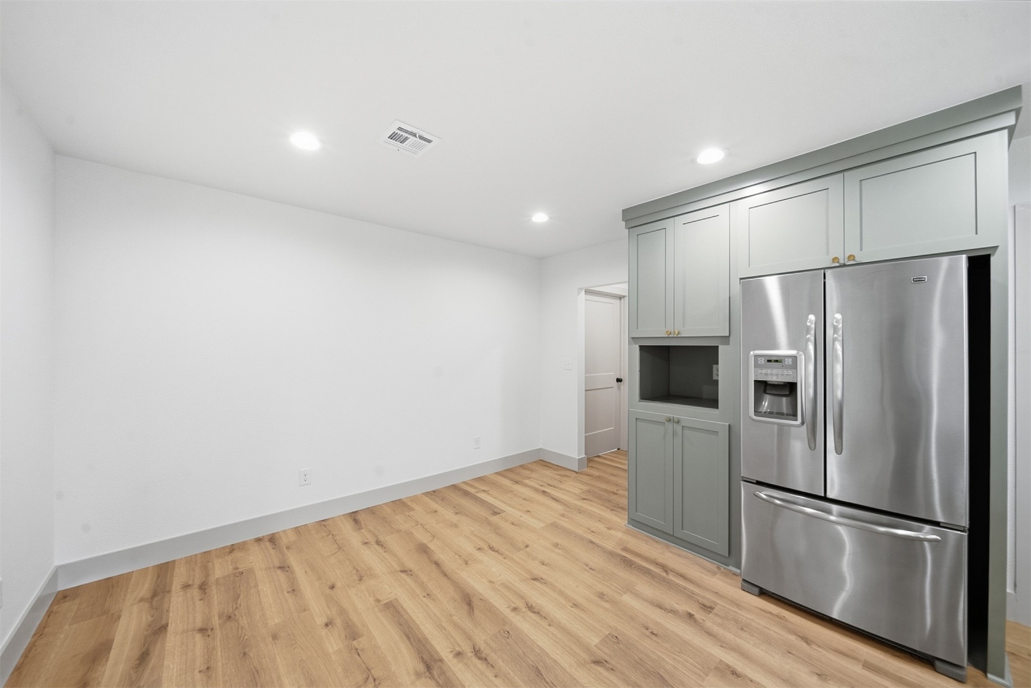9019 49th Street Property Photo 9