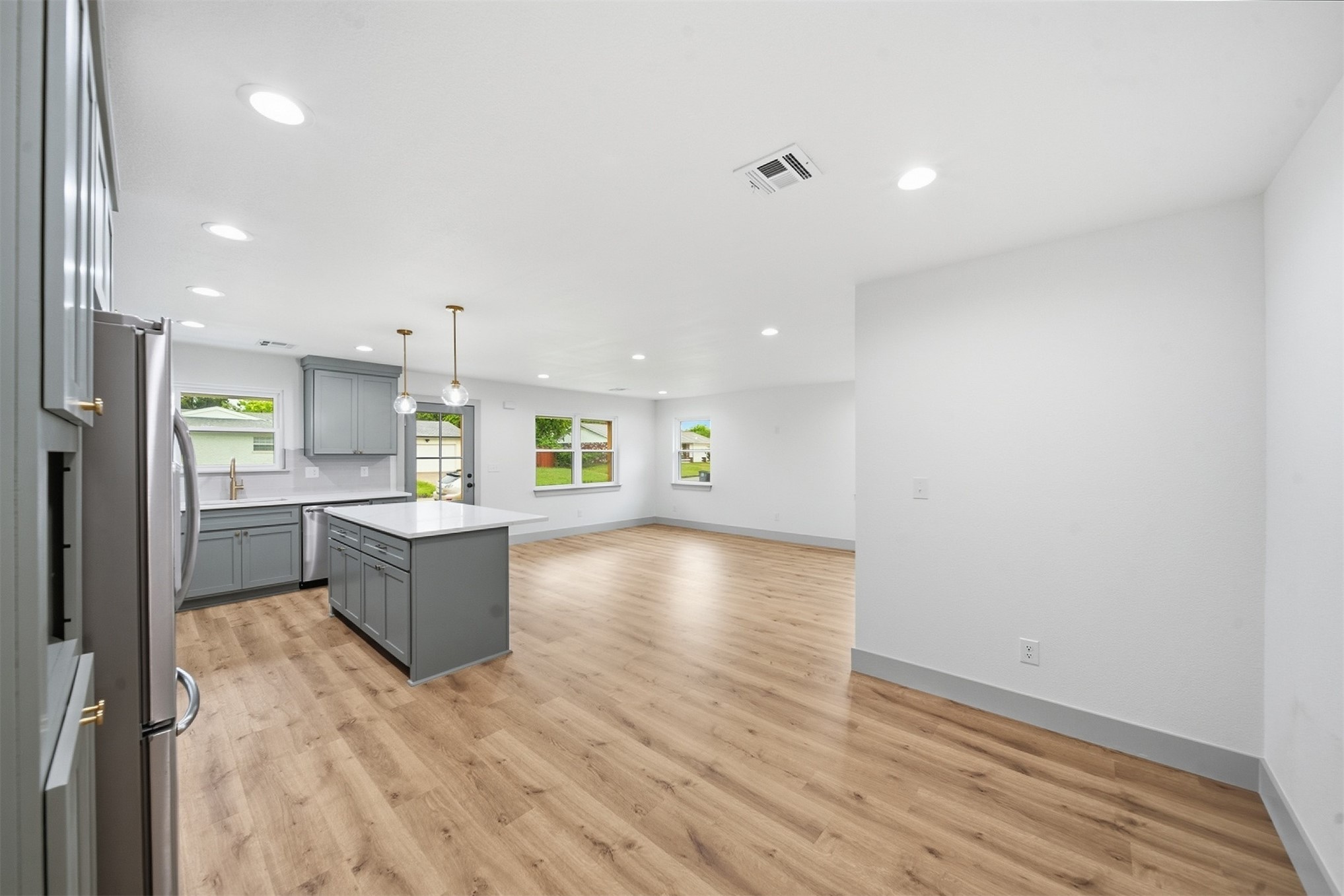 9019 49th Street Property Photo 10