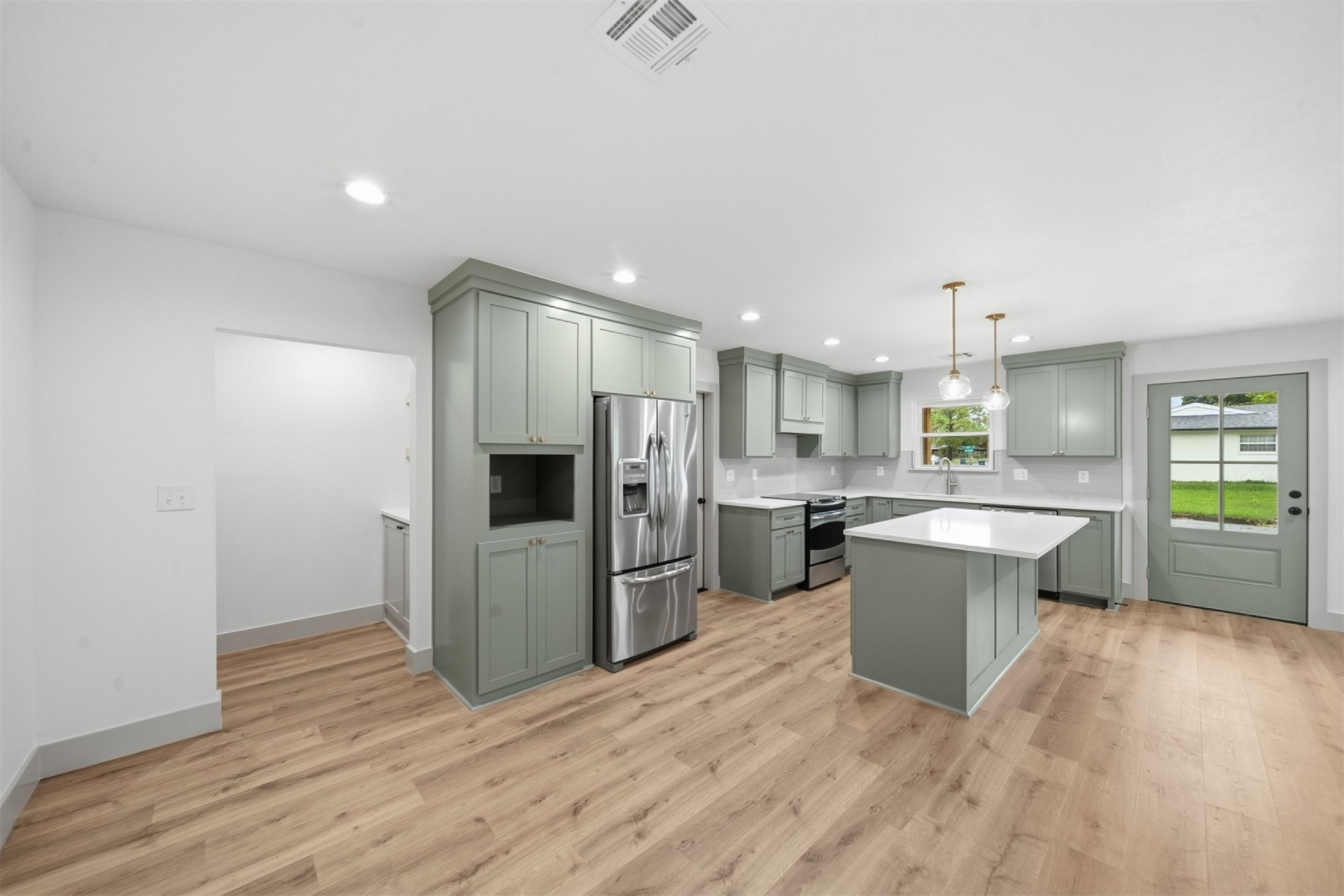 9019 49th Street Property Photo 11