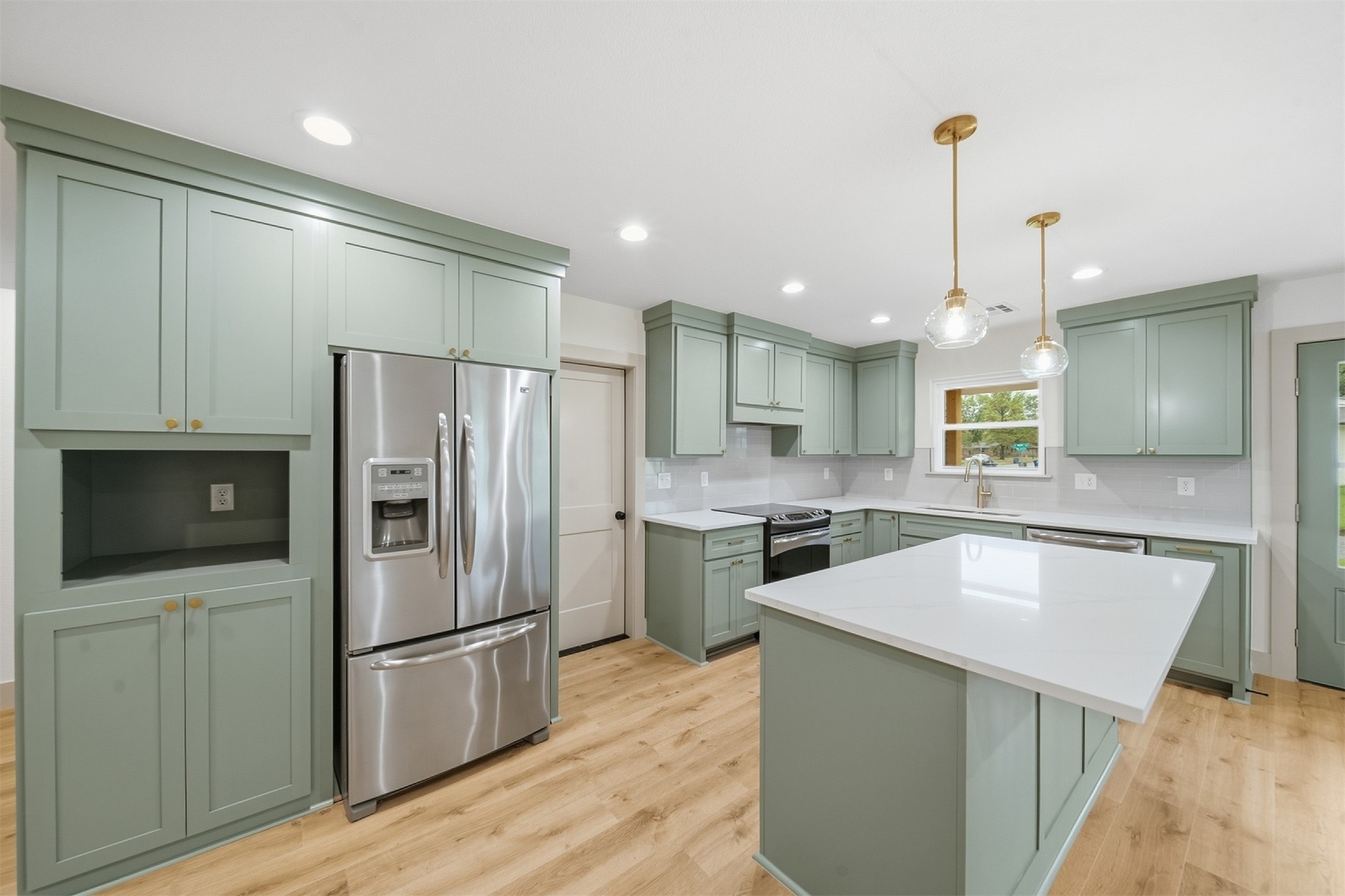 9019 49th Street Property Photo 12