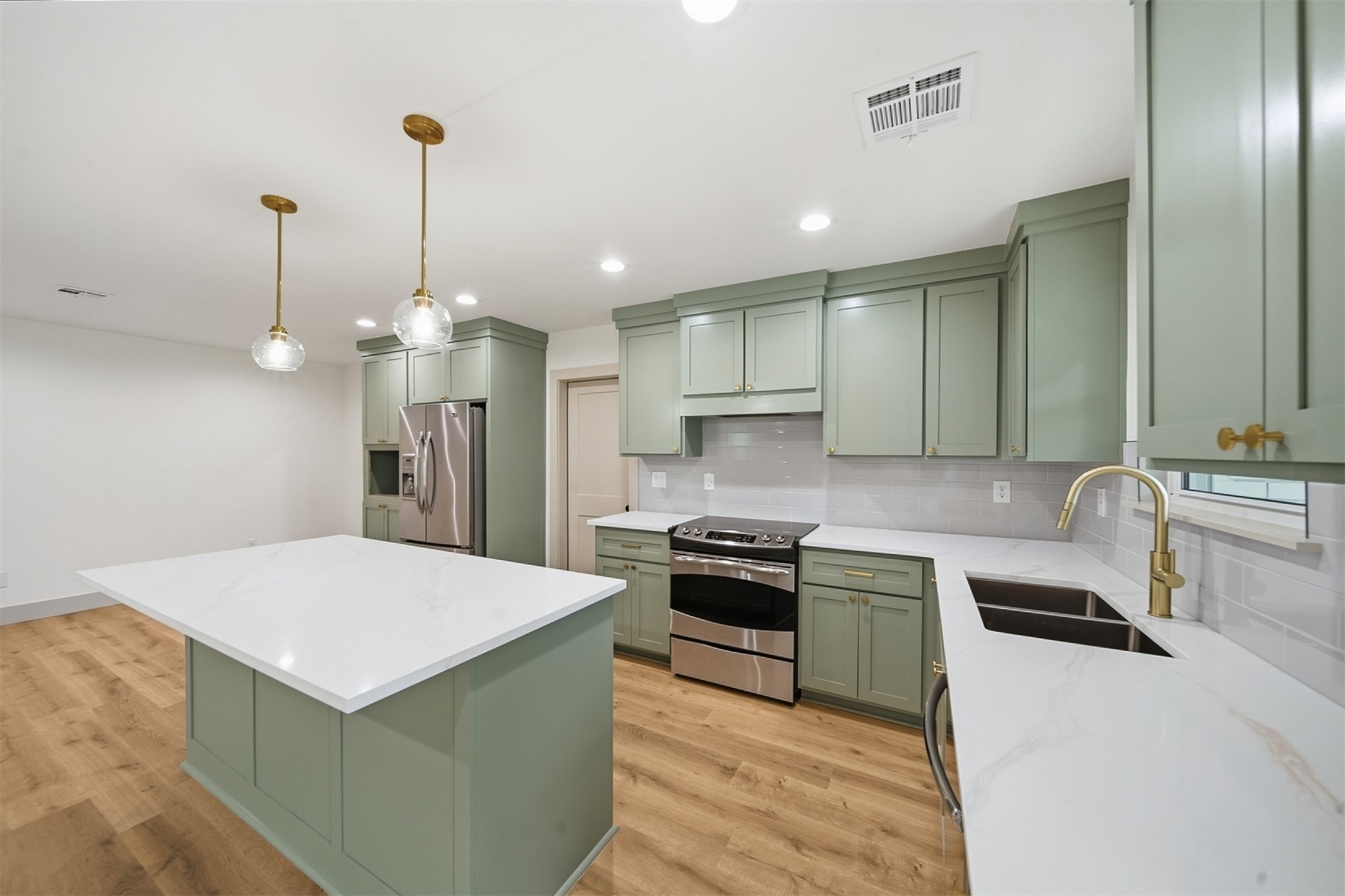 9019 49th Street Property Photo 15
