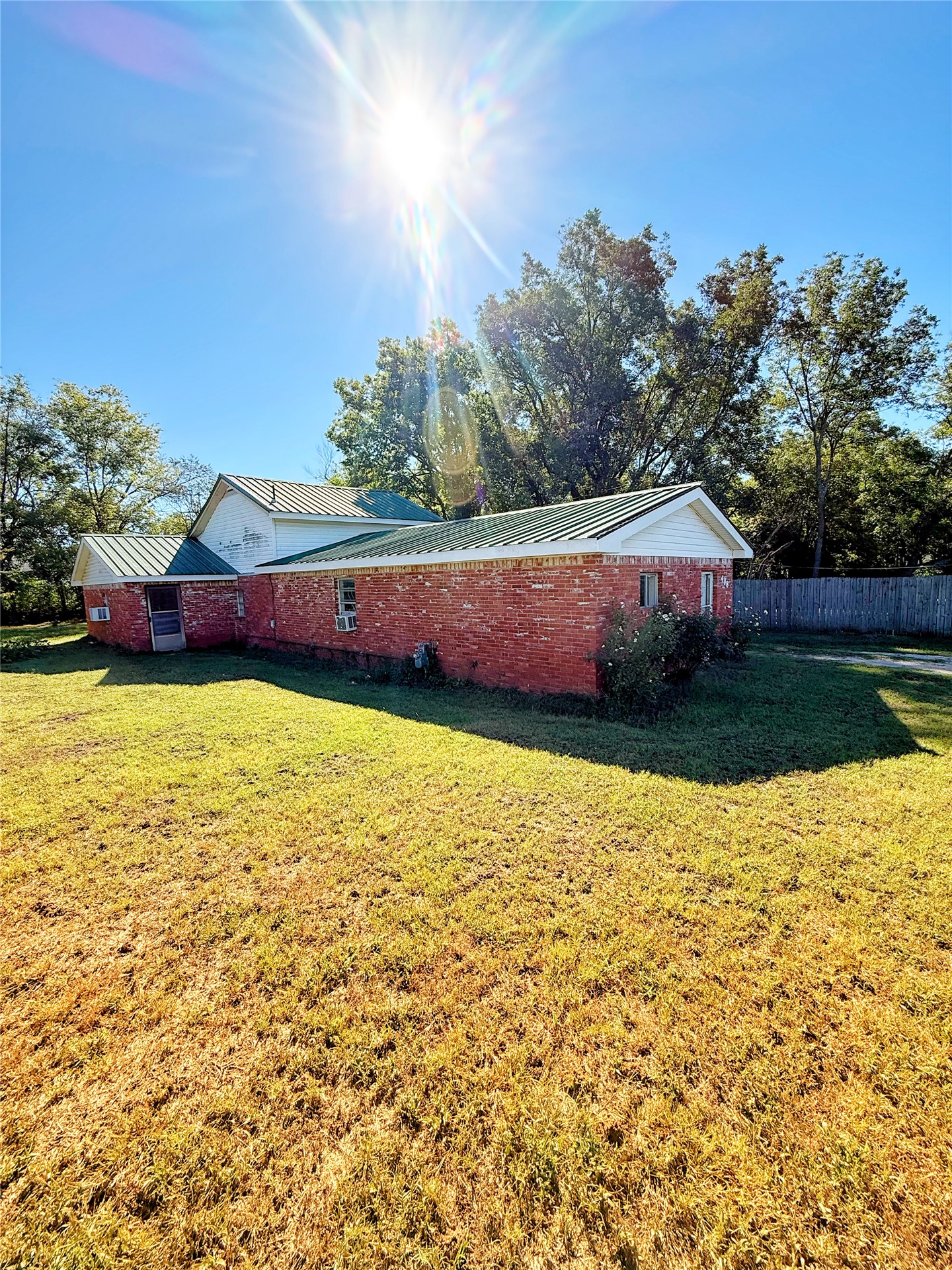 408 S Oliphant Property Photo 1