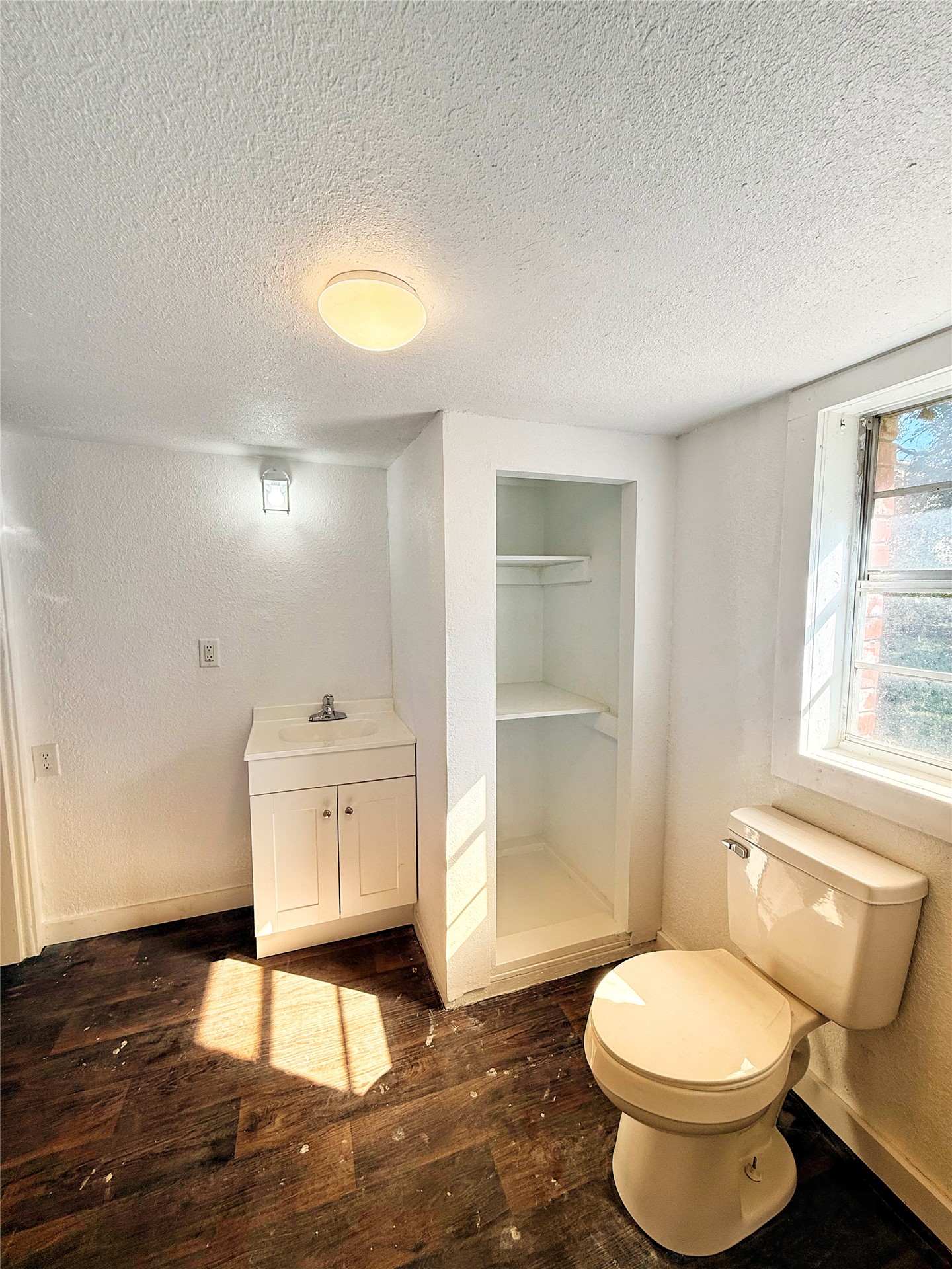 408 S Oliphant Property Photo 10