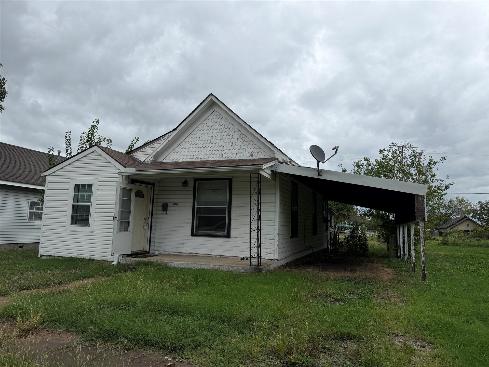 110 Nw Cheyenne Avenue Property Photo 1
