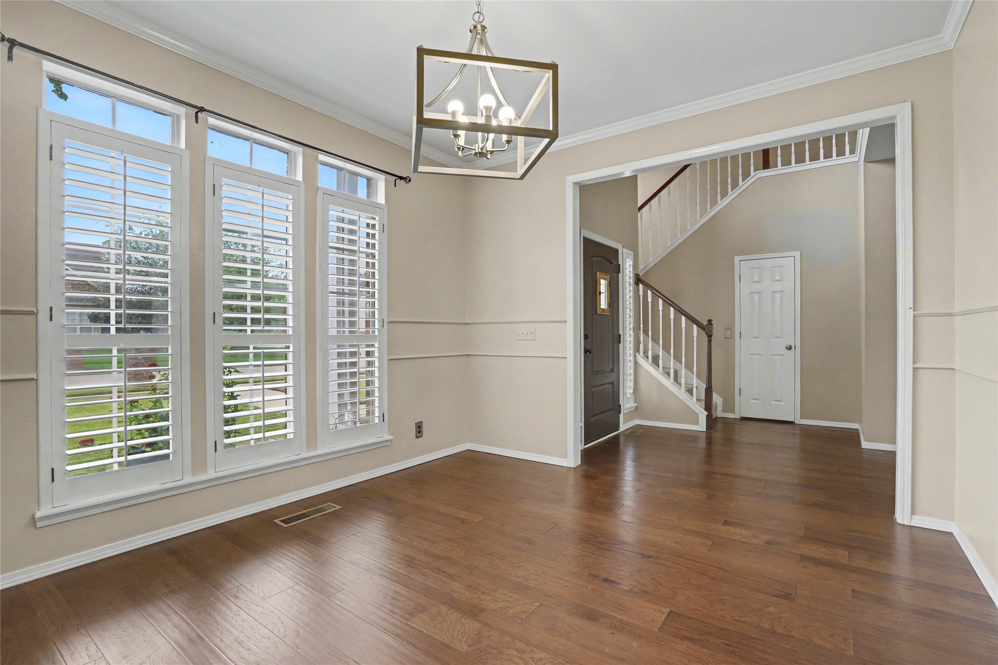 5412 S Narcissus Avenue Property Photo 6
