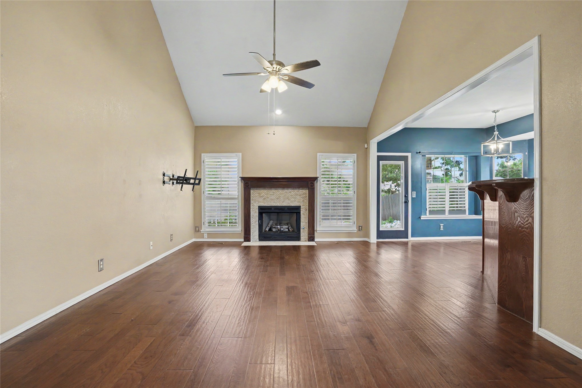 5412 S Narcissus Avenue Property Photo 7