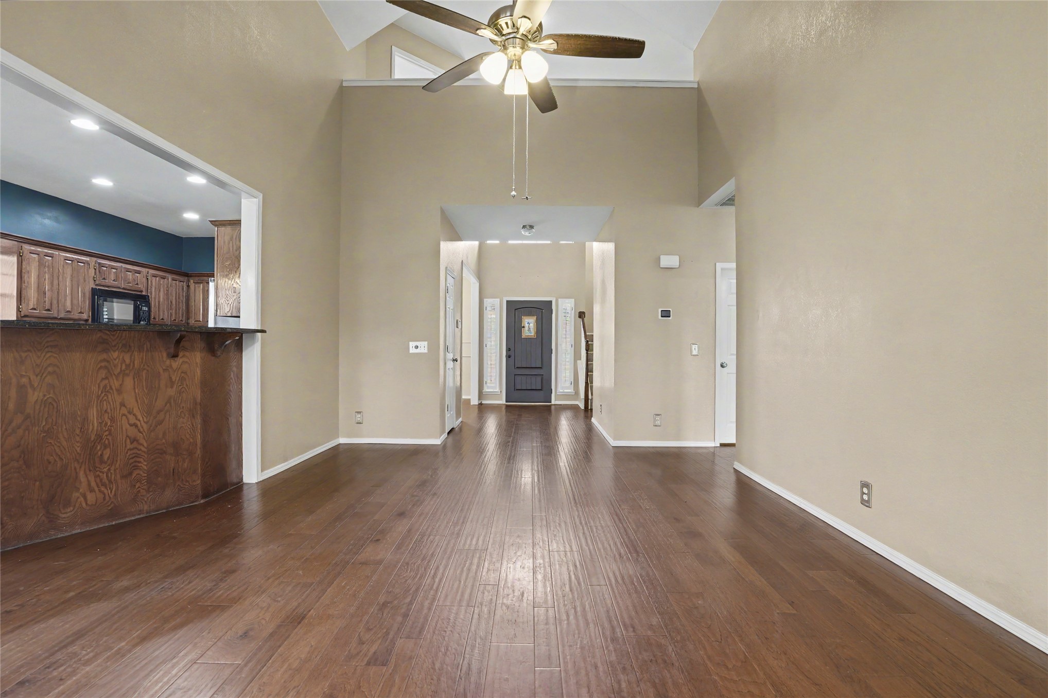 5412 S Narcissus Avenue Property Photo 8